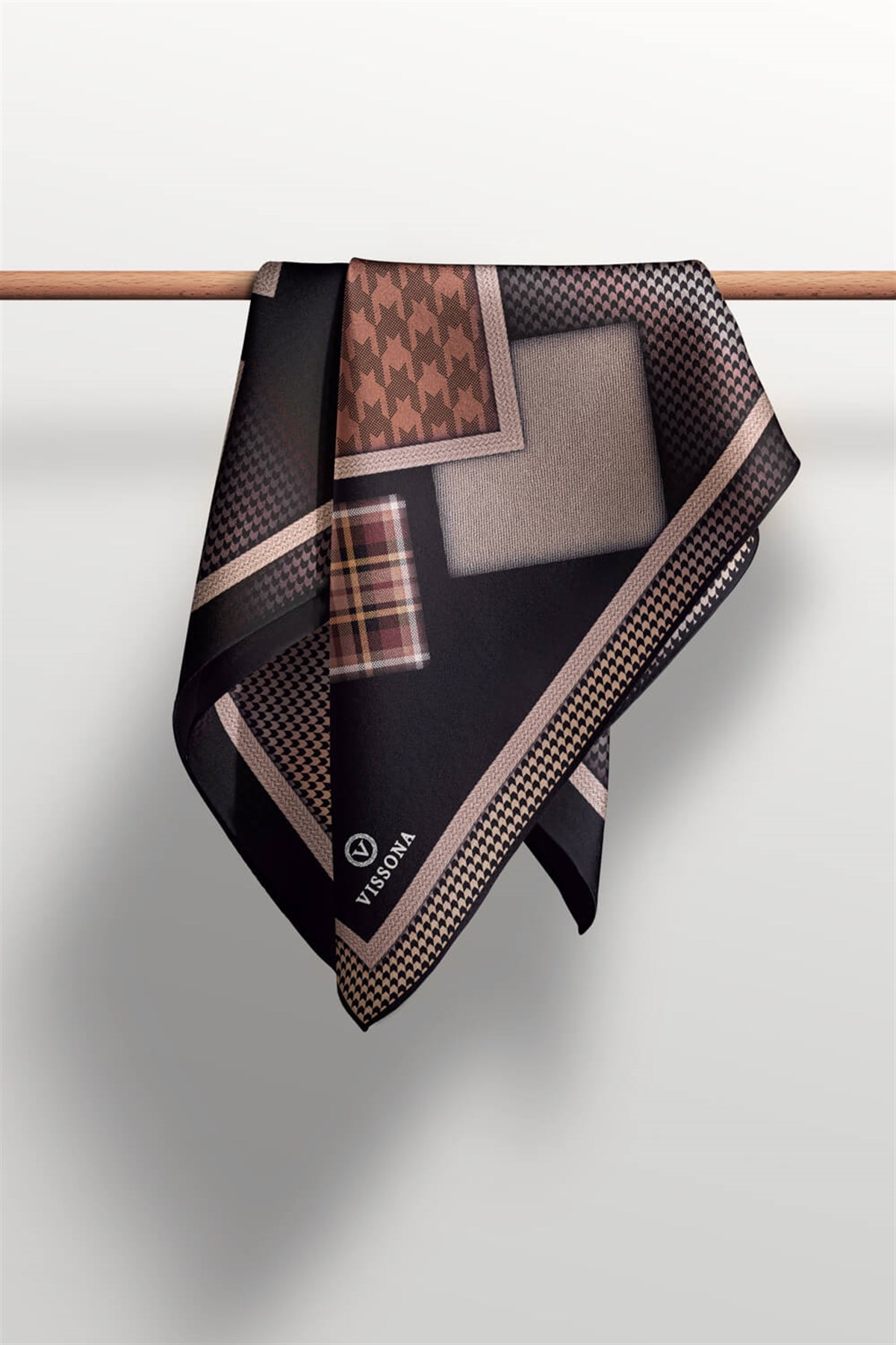 %100 Twill İpek Kazakayaklı Ve Ekose Desenli Siyah - Taba Renkli 90x90 Eşarp Dikim Şekli : El Dikişi
