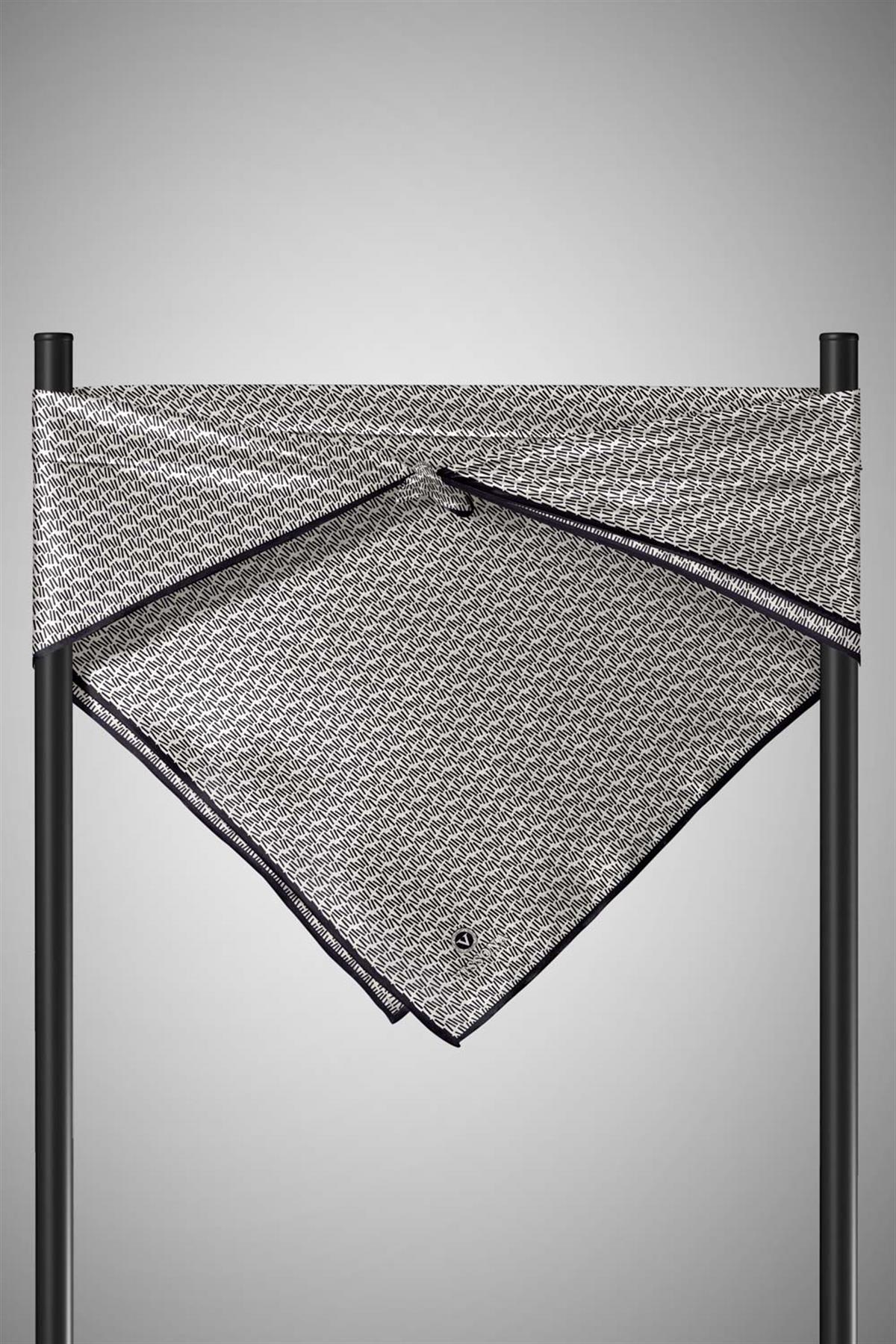 %100 Twill İpek Çizgi Desenli Krem - Siyah Renkli 90x90 Eşarp Dikim Şekli : El Dikişi