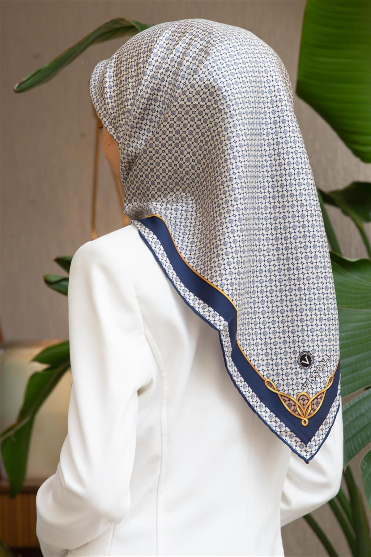 %100 Twill İpek Minik Motif Desenli Krem - Lacivert Renkli 90x90 Eşarp Dikim Şekli : El Dikişi