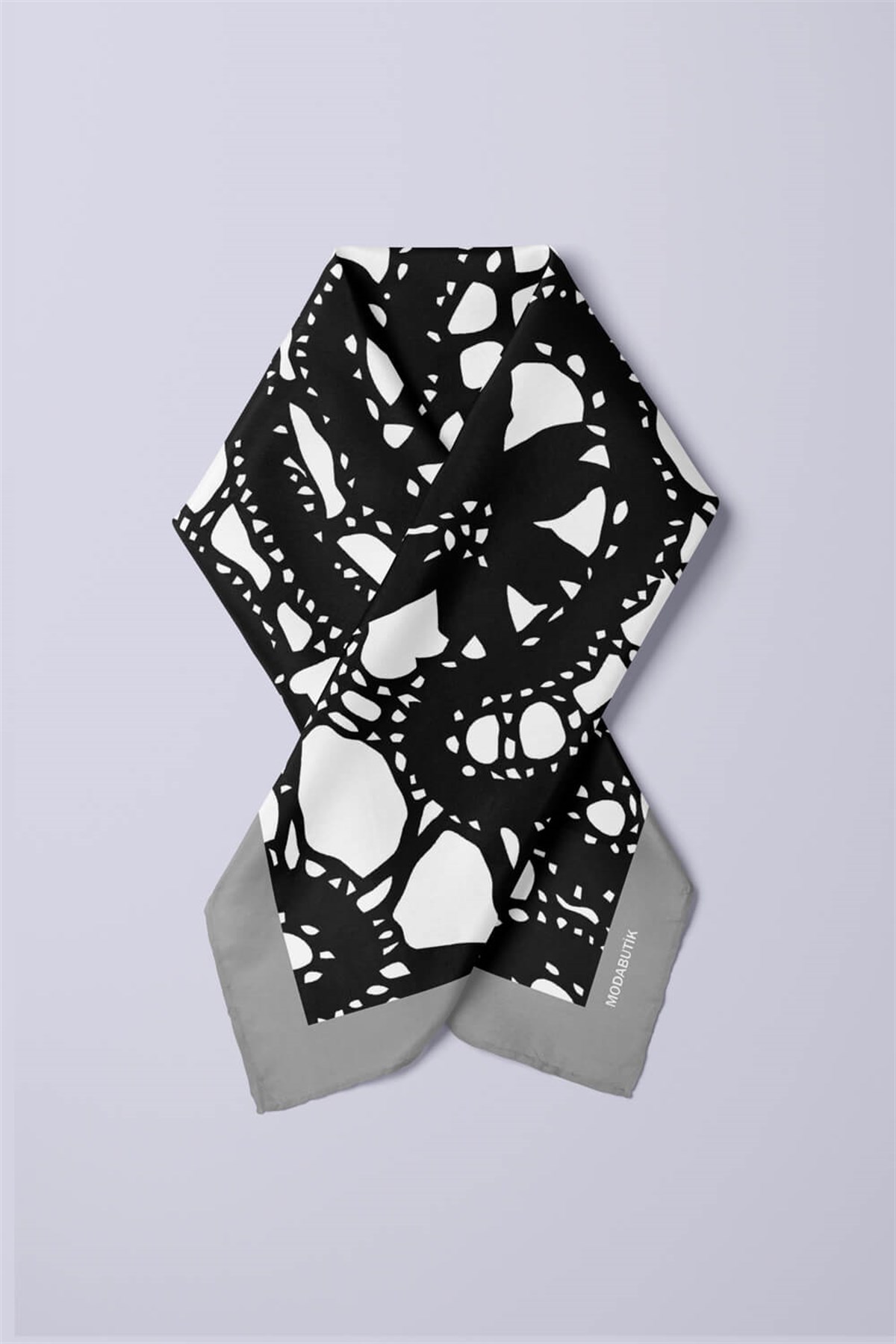 Violla F4 Kadın Zincir Desenli Bandana 50x50 Siyah Beyaz DG0101-22