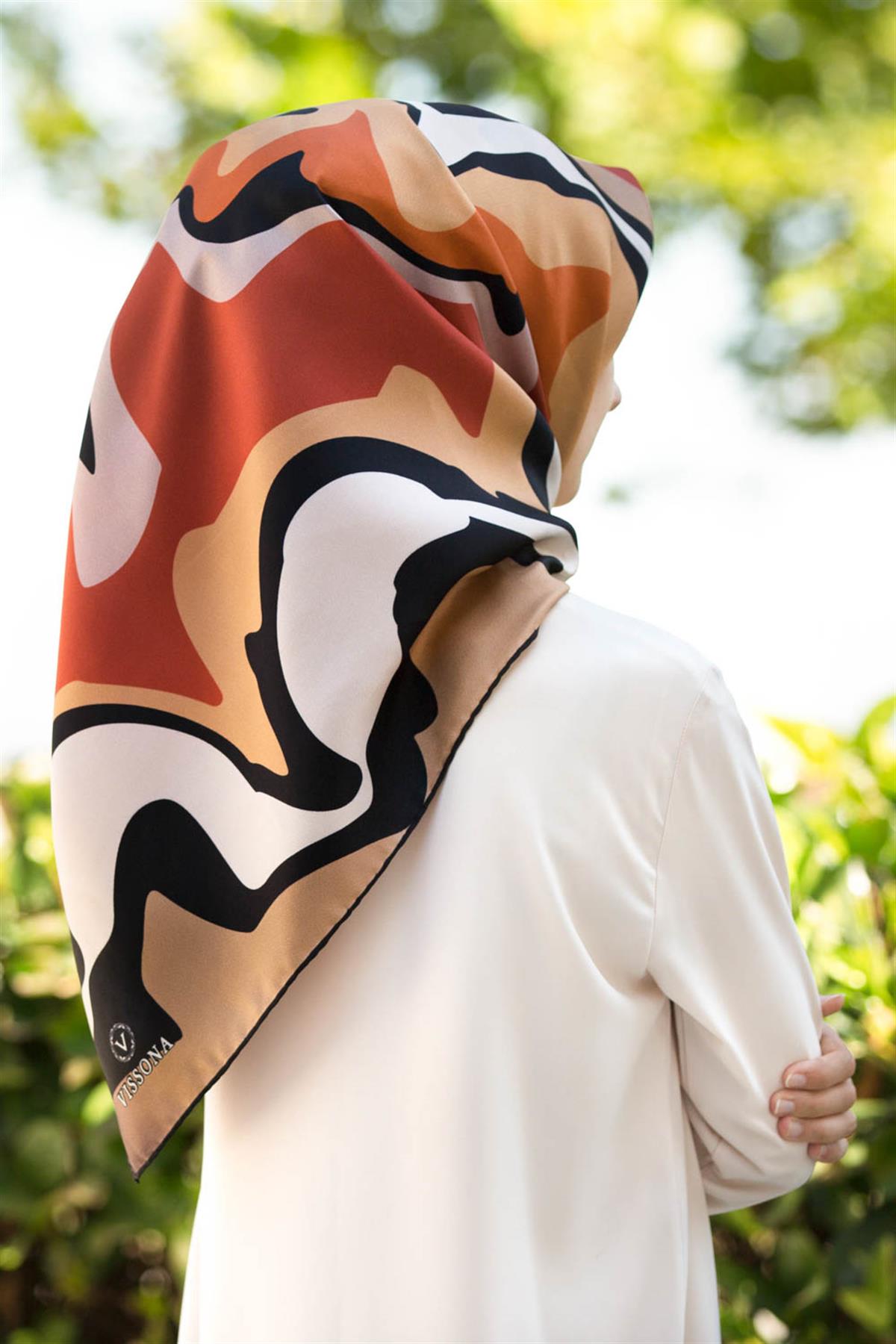 100% Twill İpek Dalga Desenli Hardal - Taba Renkli 90x90 Dikim Şekli : El Dikişi Eşarp