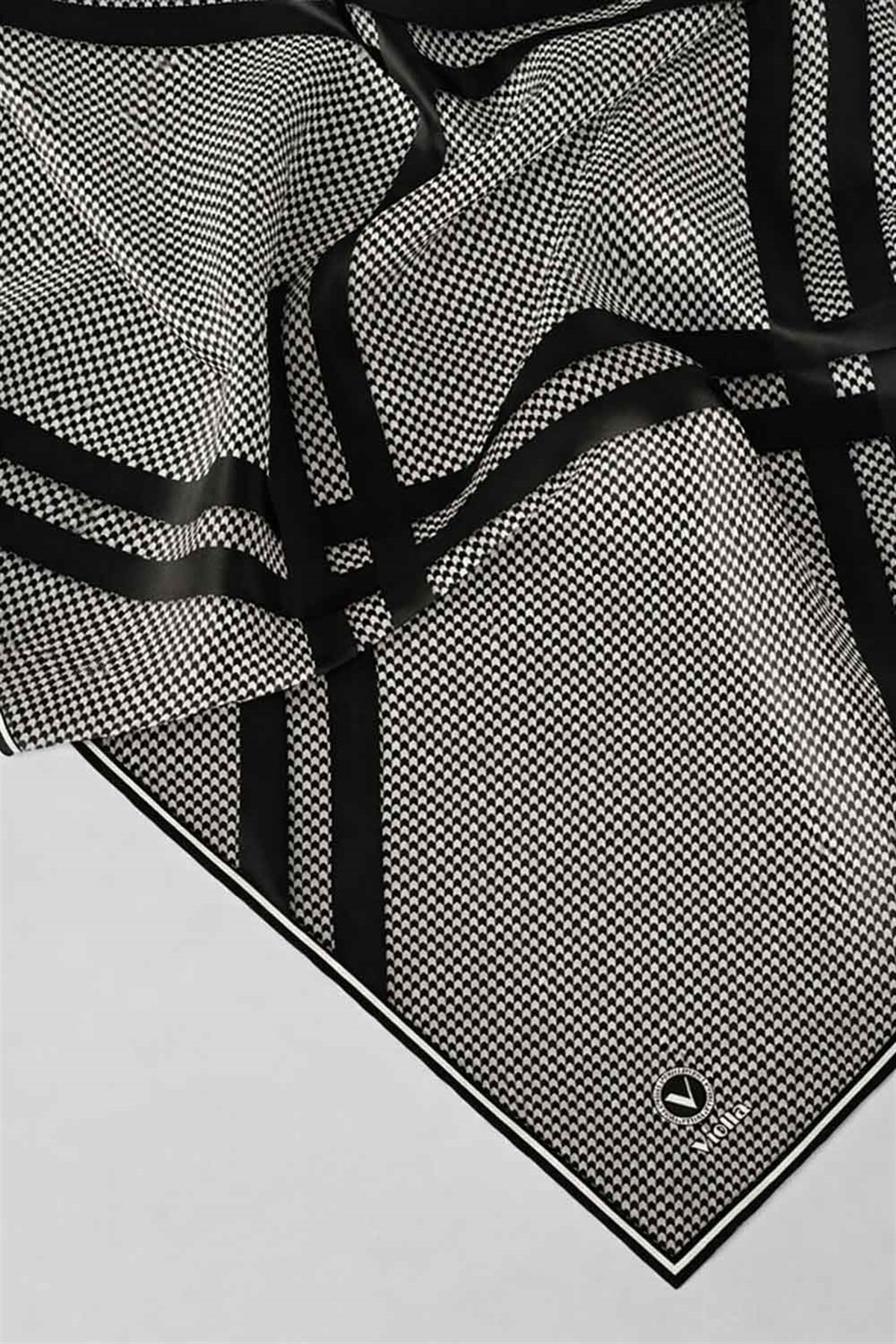 Twill Çizgili Pötikareli Çizgili Desenli Siyah Renkli 90x90 Eşarp (İpek İçermez)