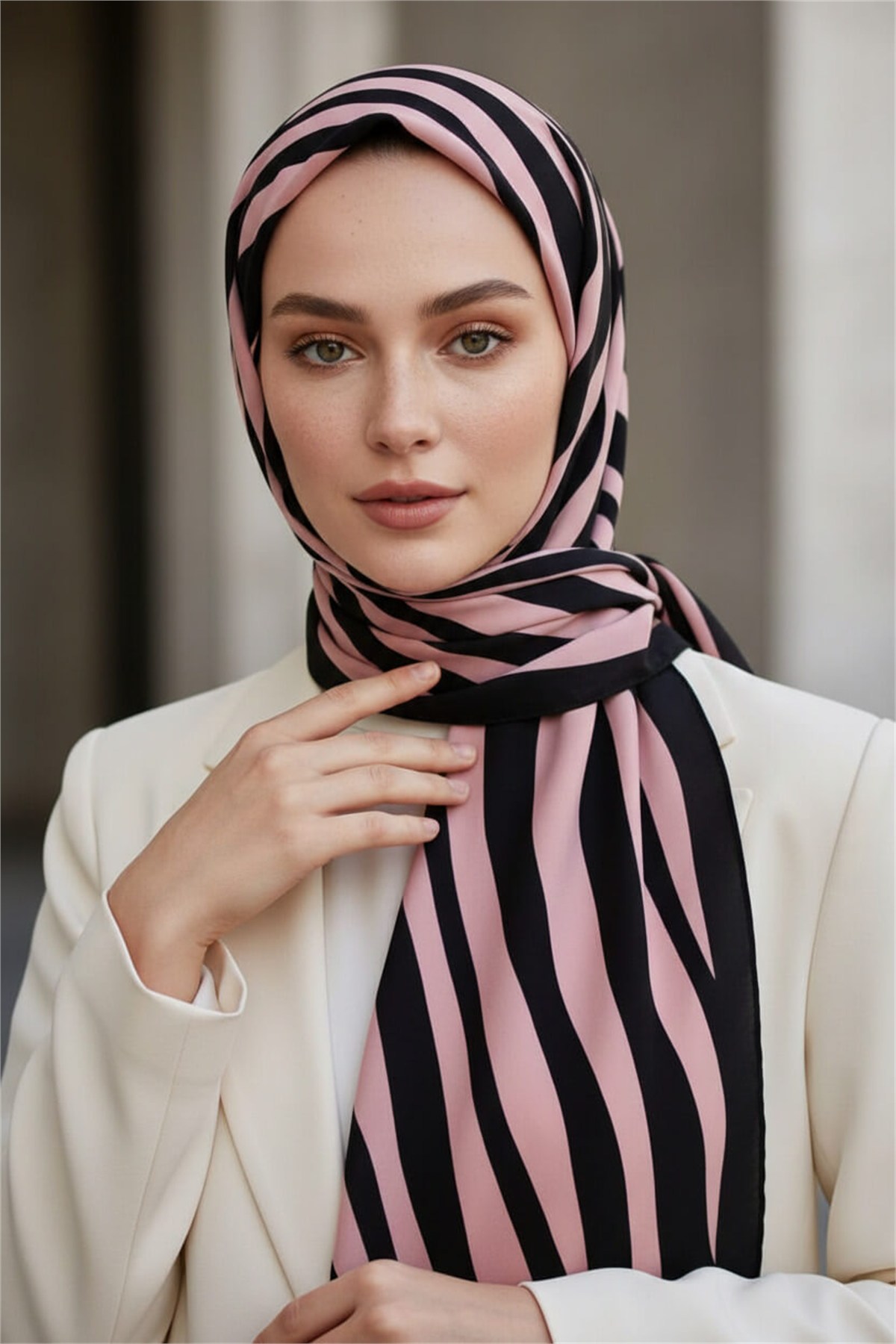 Kırışmaz Krep Şal Zebra Desenli Siyah Pudra 75x190 cm Kaymaz Kolay Şekil Alan