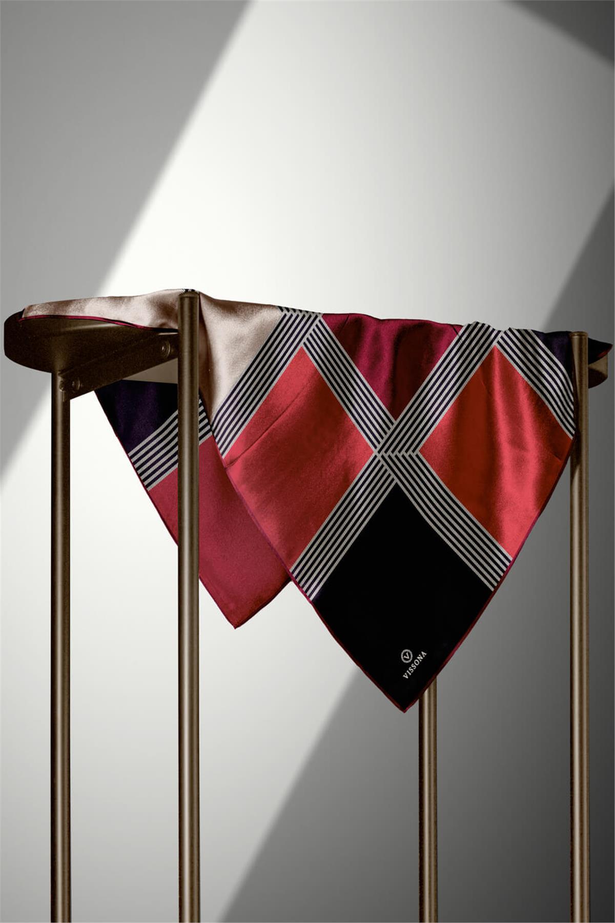 %100 Twill İpek Geometrik Desenli Bordo Renkli 90x90 Eşarp Dikim Şekli : El Dikişi