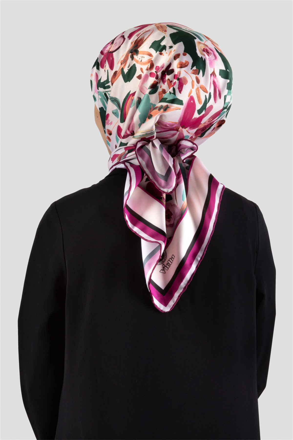 Rayon Çiçek Desenli Mürdüm Renkli 90x90 Dikim Şekli : El Dikişi Eşarp (İpek İçermez)