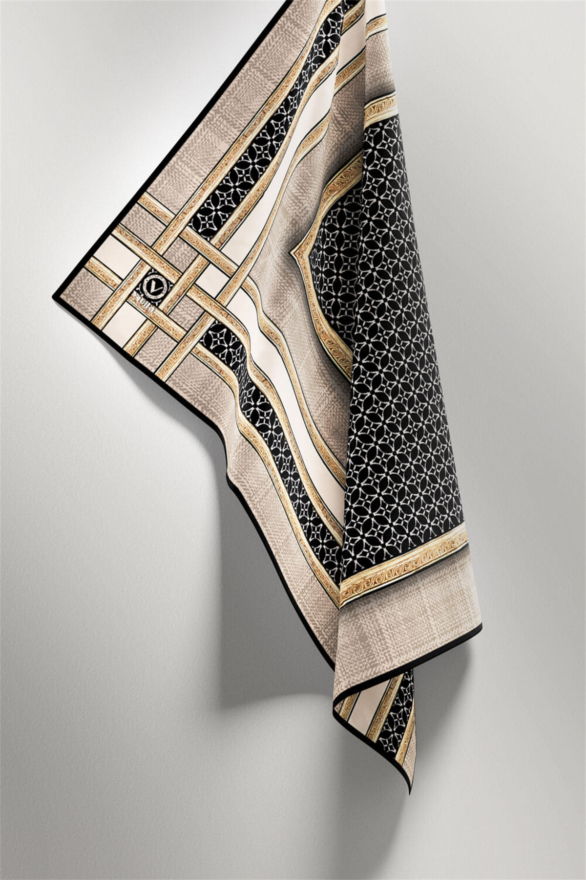 Twill Gold Bordürlü Geometrik Desenli Bej Renkli 90x90 Eşarp (İpek İçermez) Kenar Dikiş Şekli El Dikişli