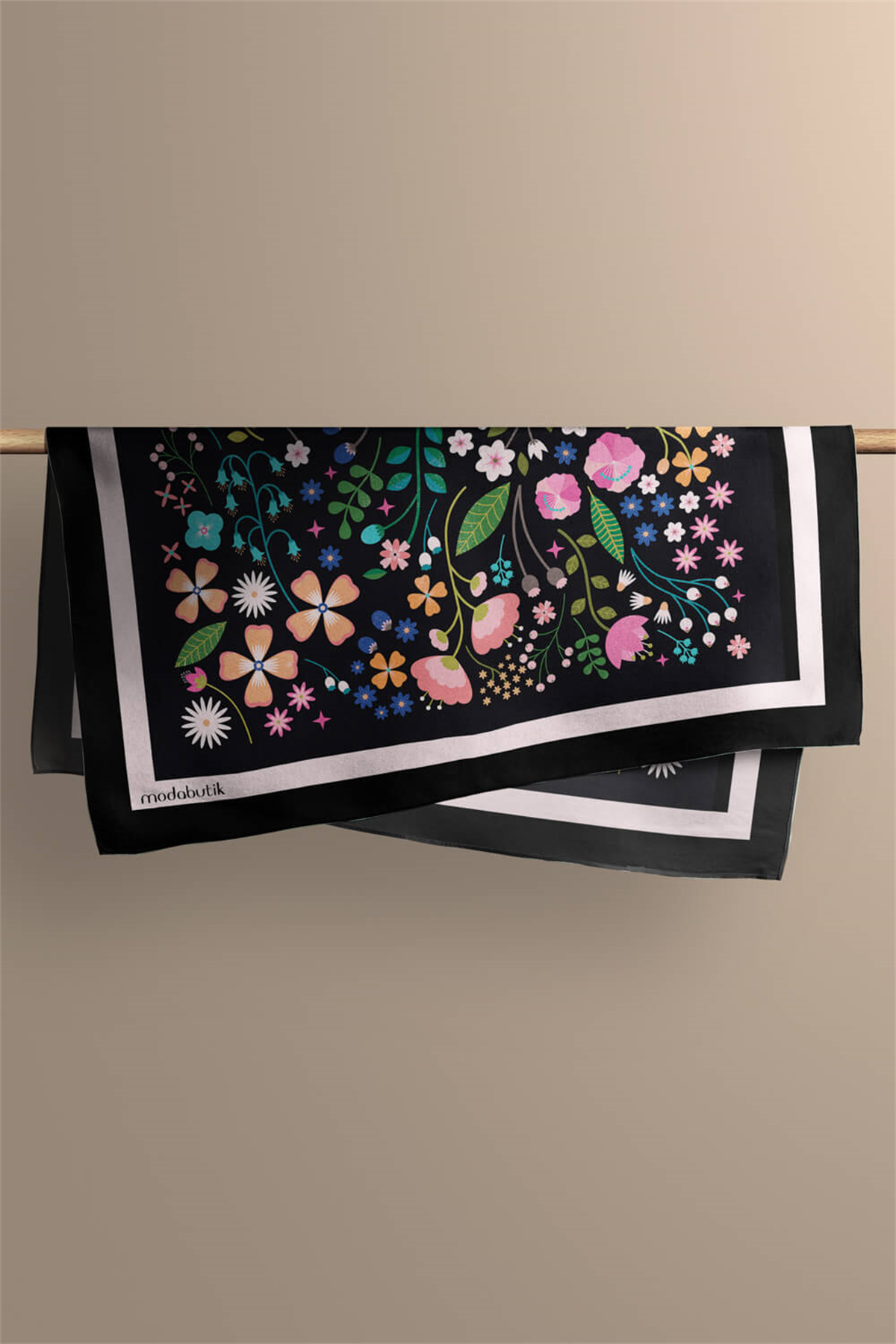 Kadın Siyah Pembe Çiçek Desenli 50x50 Bandana HYL DG01696-22