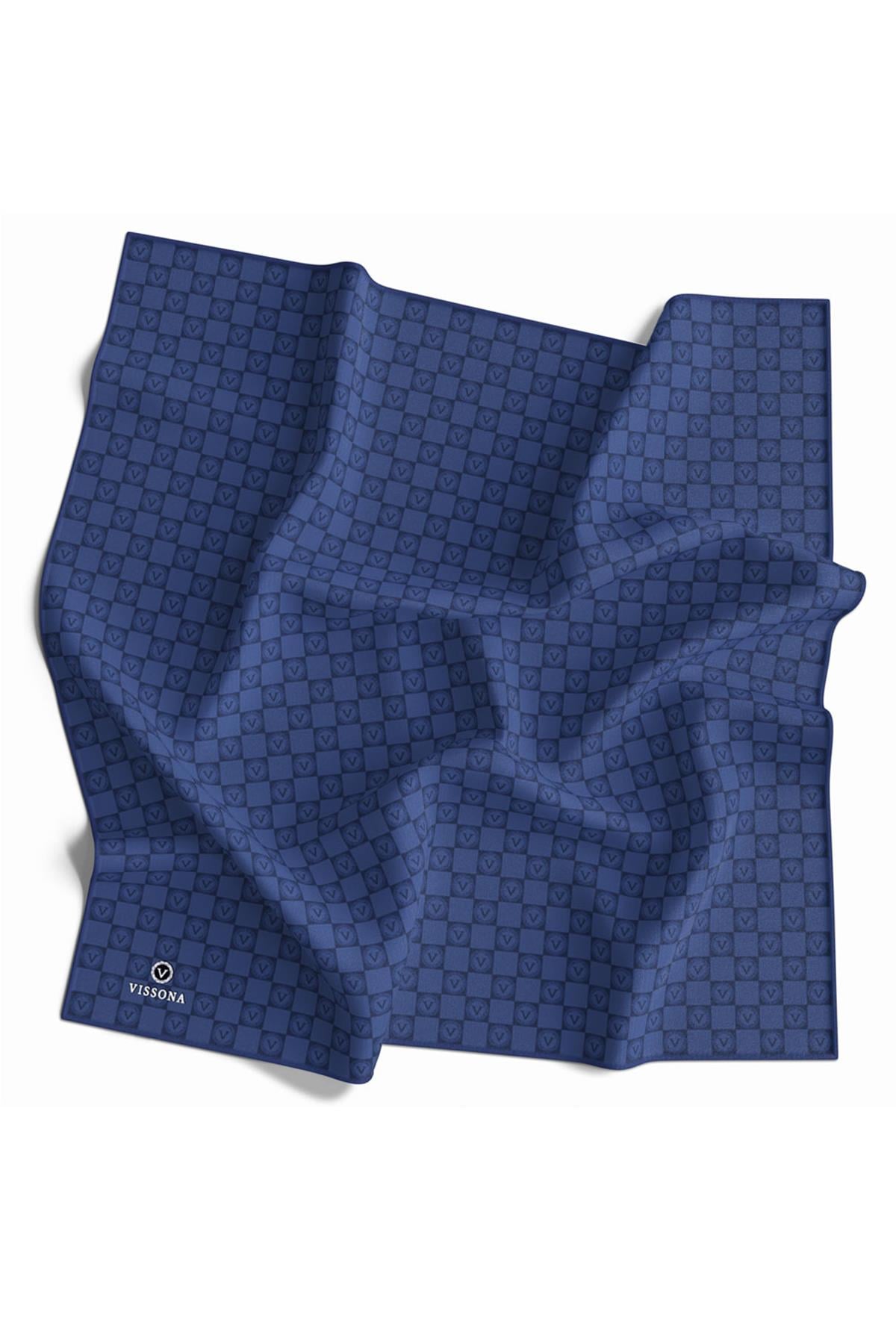 %100 Twill İpek Monogram Desenli İndigo Renkli 90x90 Eşarp Dikim Şekli : El Dikişi