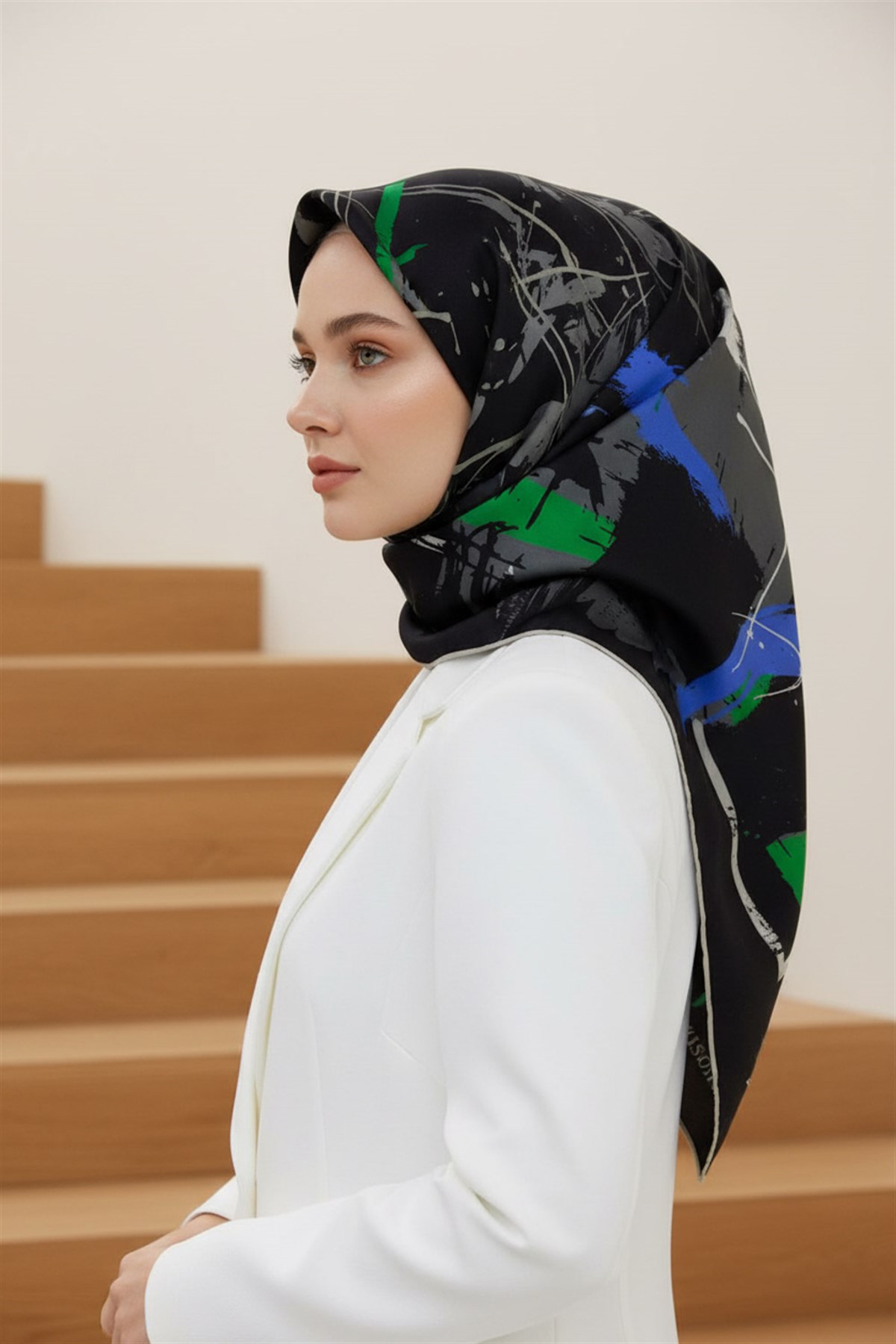 %100 Twill İpek Geometrik Desenli Saks - Zümrüt Yeşili Renkli 90x90 Eşarp Dikim Şekli : El Dikişi