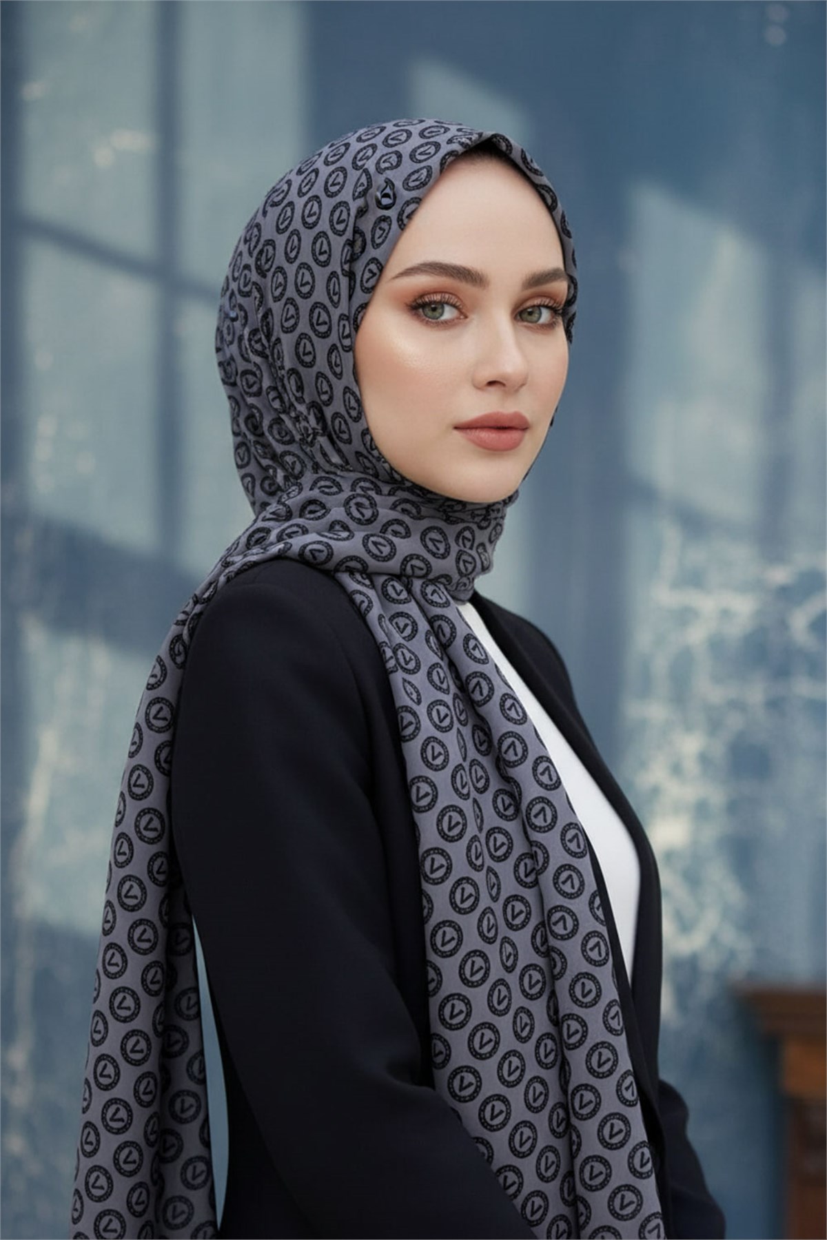 KREP DEGRADELİ MONOGRAM DESENLİ GRİ RENKLİ 75X195 KIRIŞMAZ ŞAL