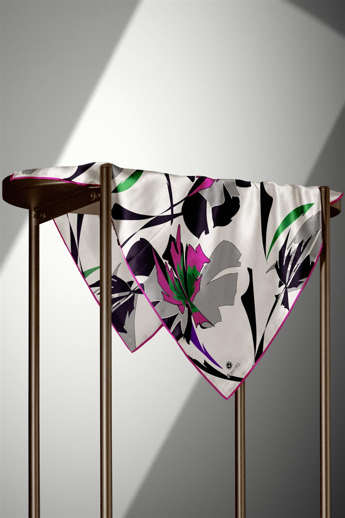 %100 Twill İpek Çiçek Desenli Krem - Fuşya Renkli 90x90 Eşarp Dikim Şekli : El Dikişi