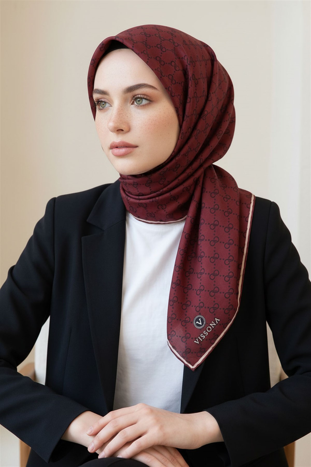 %100 Twill İpek Geometrik Desenli Bordo Renkli 90x90 Eşarp Dikim Şekli : El Dikişi