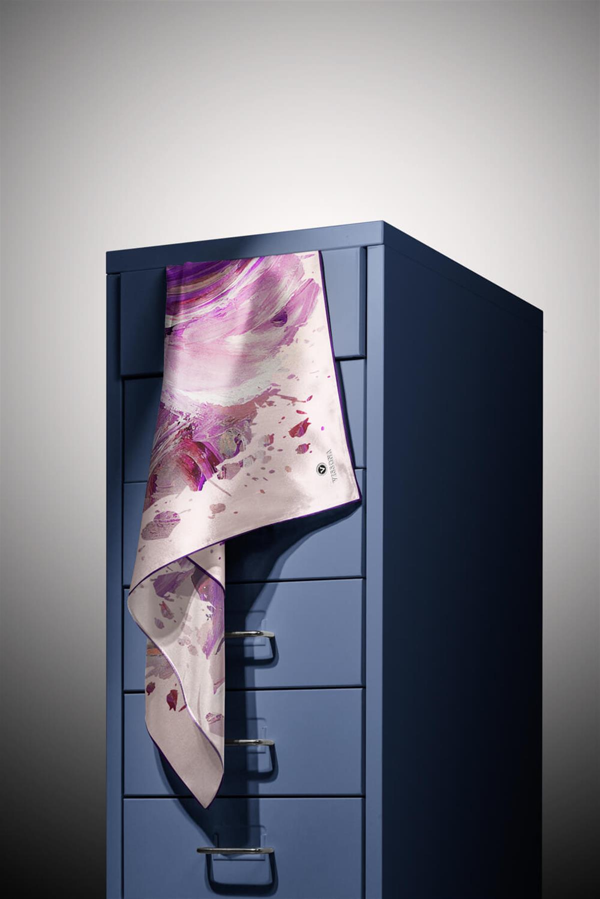 %100 Twill İpek Fırça Darbesi Desenli Mor - Pembe Renkli 90x90 Eşarp Dikim Şekli : El Dikişi