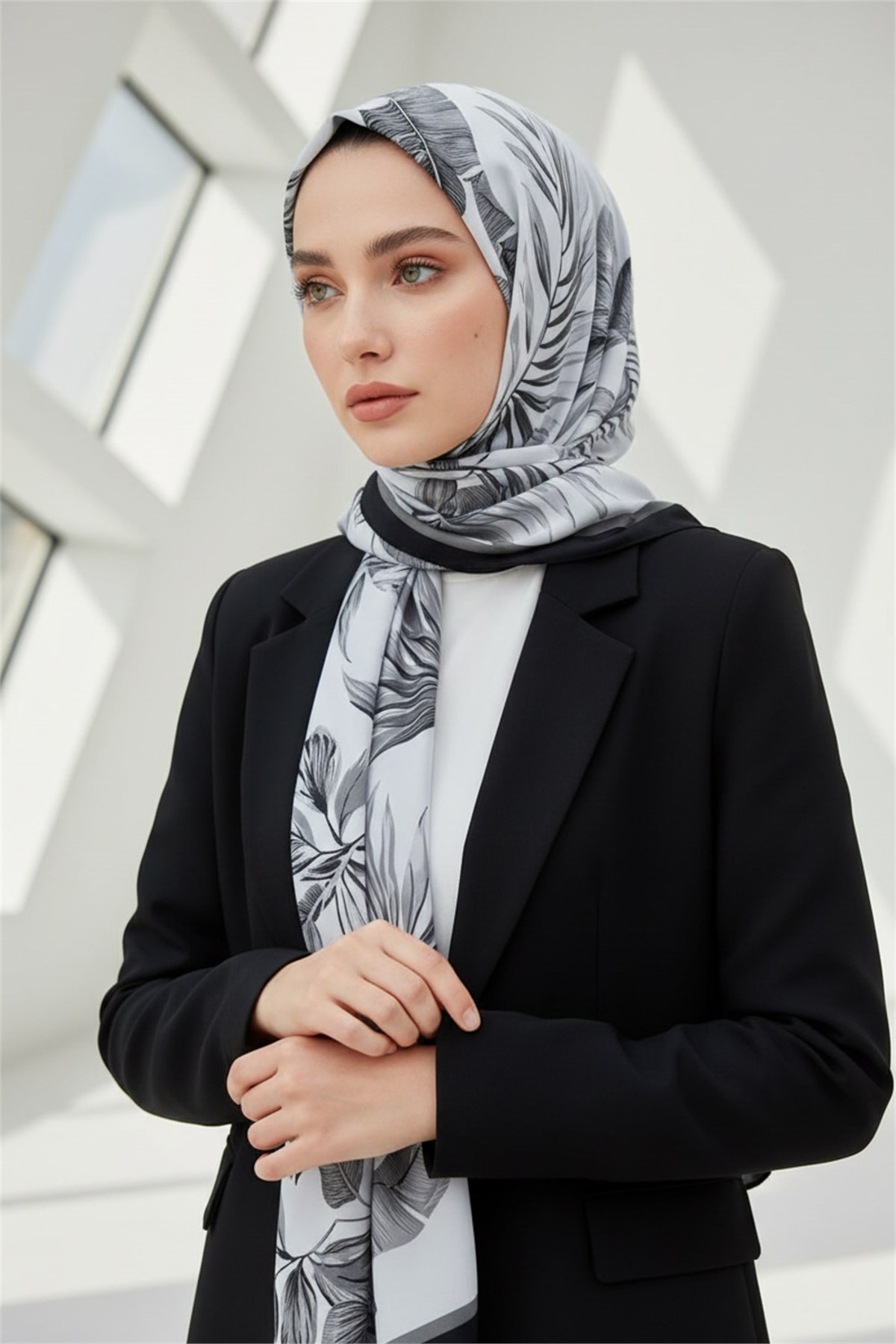KREP YAPRAK DESENLİ GÜMÜŞ - GRİ RENKLİ 75X195 KIRIŞMAZ ŞAL