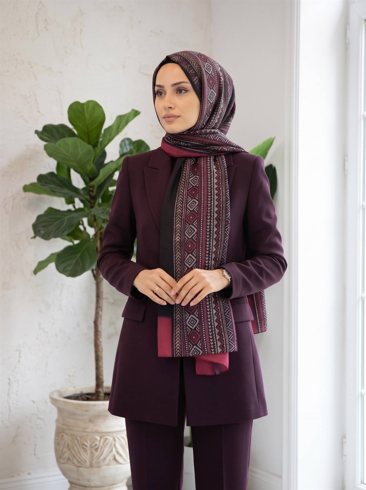 %100 İPEK ETNİK DESENLİ SİYAH - BORDO RENKLİ ŞAL