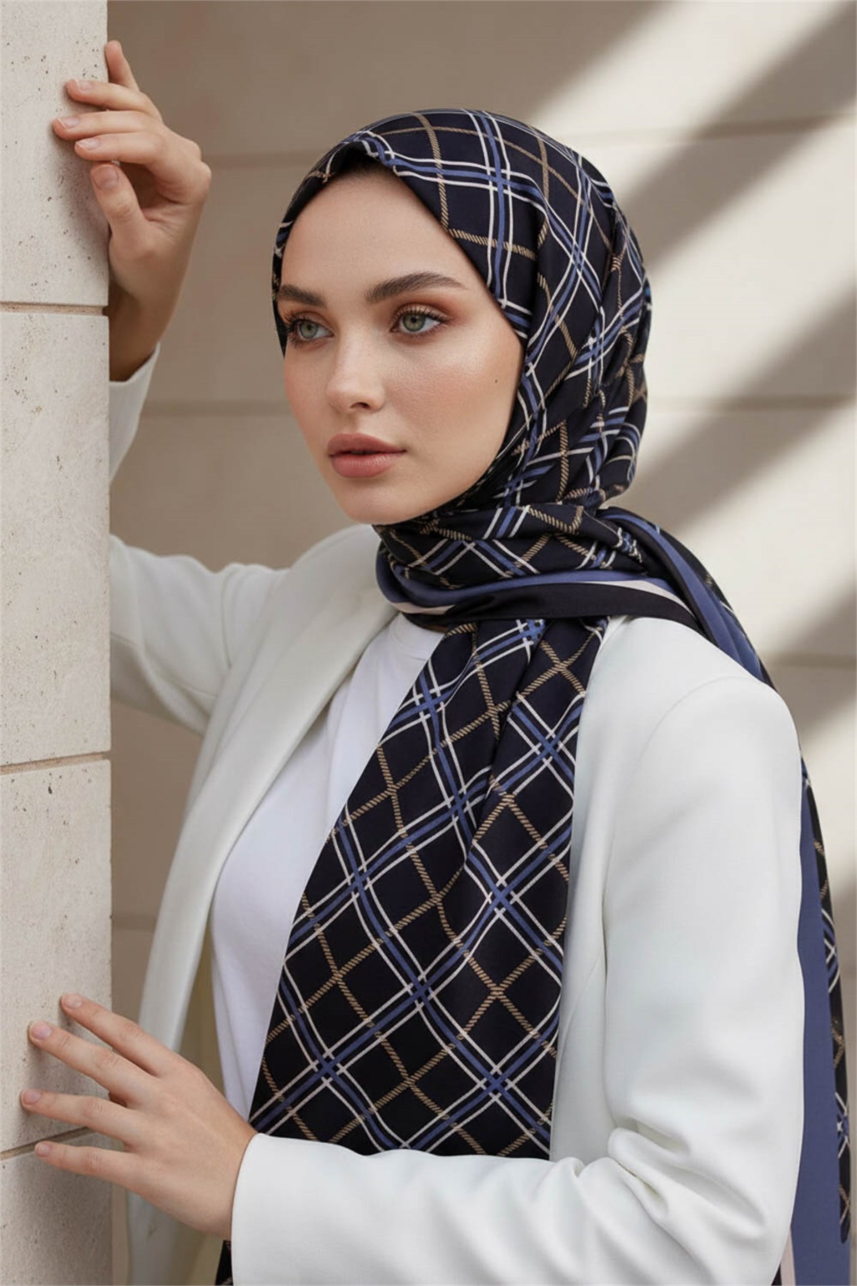 KREP EKOSE DESENLİ SİYAH - İNDİGO RENKLİ 75X195 KIRIŞMAZ ŞAL