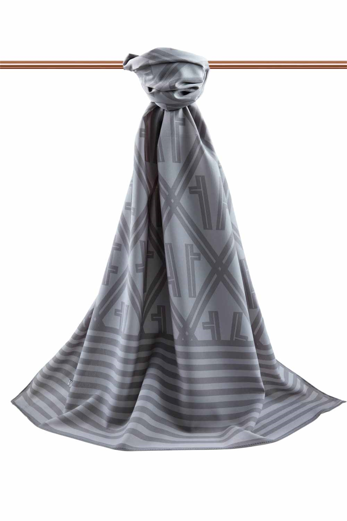LÜKS MEDİNE MONOGRAM DESENLİ GRİ RENKLİ 75X195 KIRIŞMAZ ŞAL MOSS KREP DİKİŞ TİPİ İTALYAN DİKİŞLİ