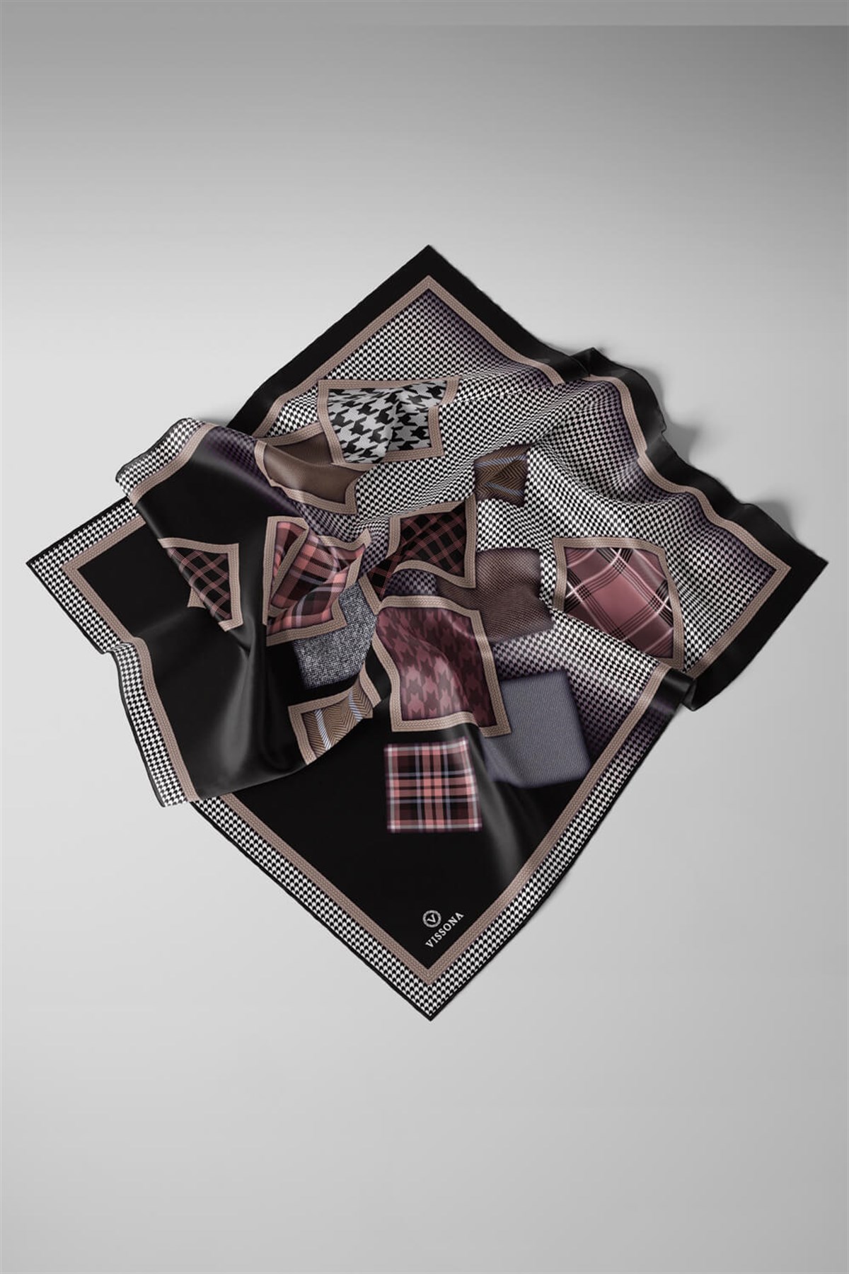 %100 Twill İpek Kazakayaklı Ve Ekose Desenli Siyah - Pudra Renkli 90x90 Eşarp Dikim Şekli : El Dikişi