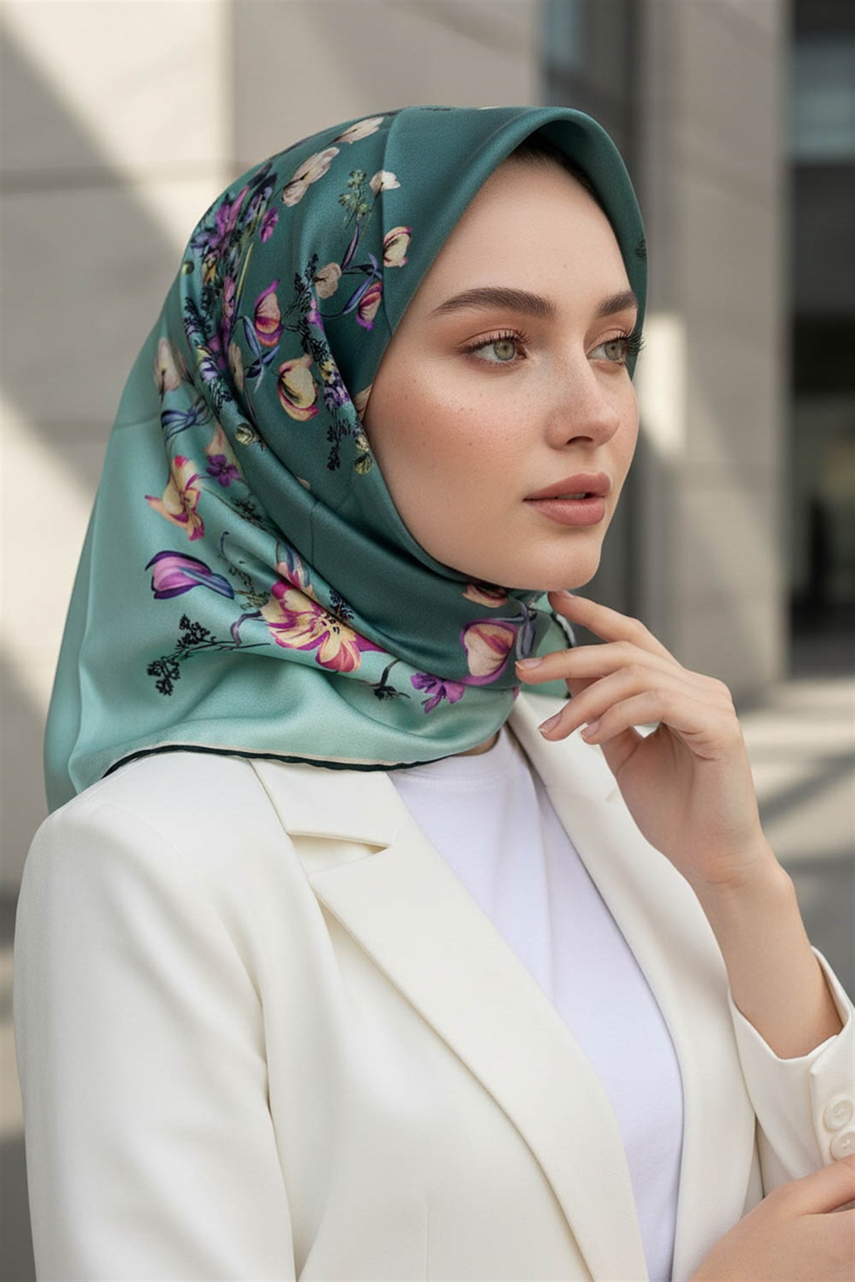 %100 Twill İpek Sonsuz Çiçek Desenli Mint Yeşili Renkli 90x90 Eşarp Dikim Şekli : El Dikişi