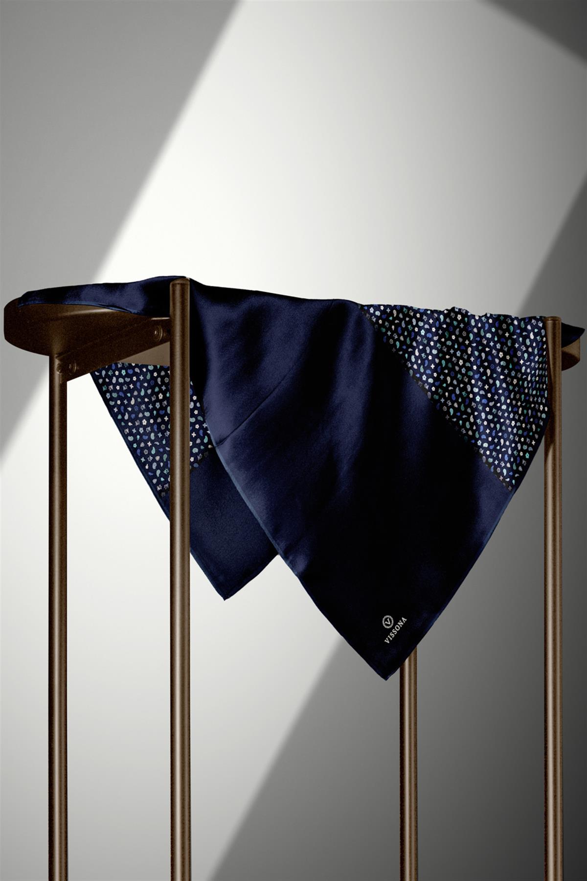 %100 Twill İpek Çıtır Şerit Desenli Lacivert - İndigo Renkli 90x90 Eşarp Dikim Şekli : El Dikişi