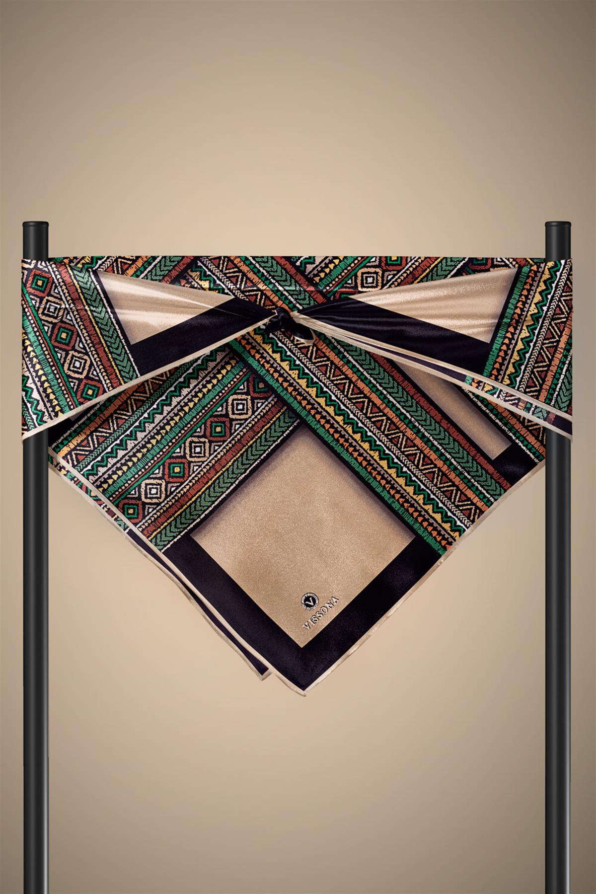 %100 Twill İpek Etnik Desenli Bej - Zümrüt Yeşili Renkli 90x90 Eşarp Dikim Şekli : El Dikişi