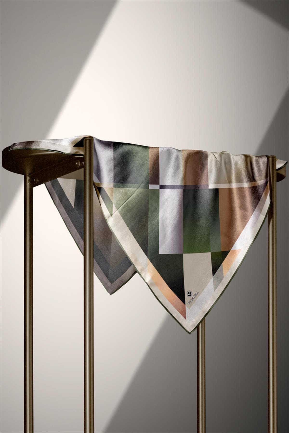 %100 Twill İpek Geometrik Desenli Haki - Bakır Renkli 90x90 Eşarp Dikim Şekli : El Dikişi