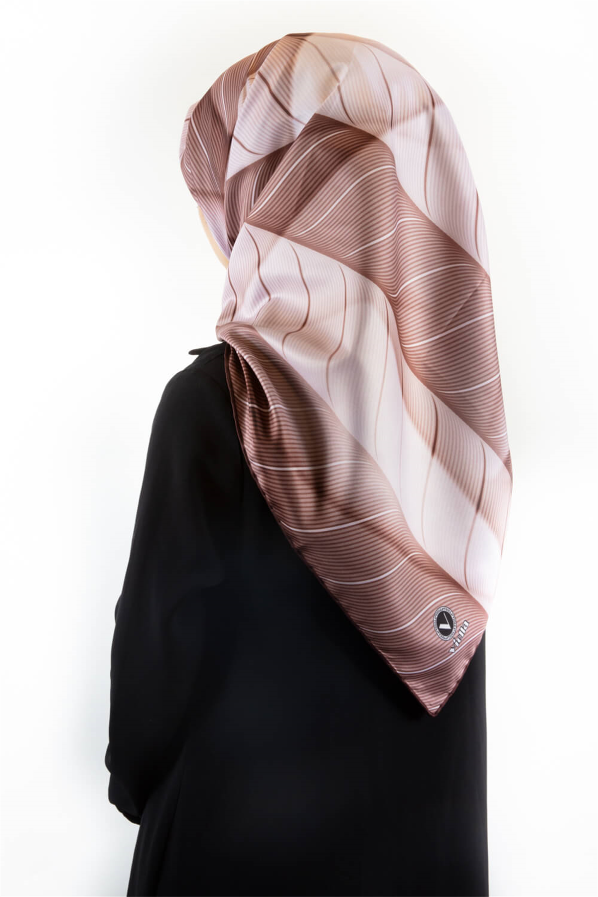 Twill Şeritli Geometrik Desenli Vizon Renkli 90x90 Eşarp (İpek İçermez) Kenar Dikiş Şekli El Dikişli