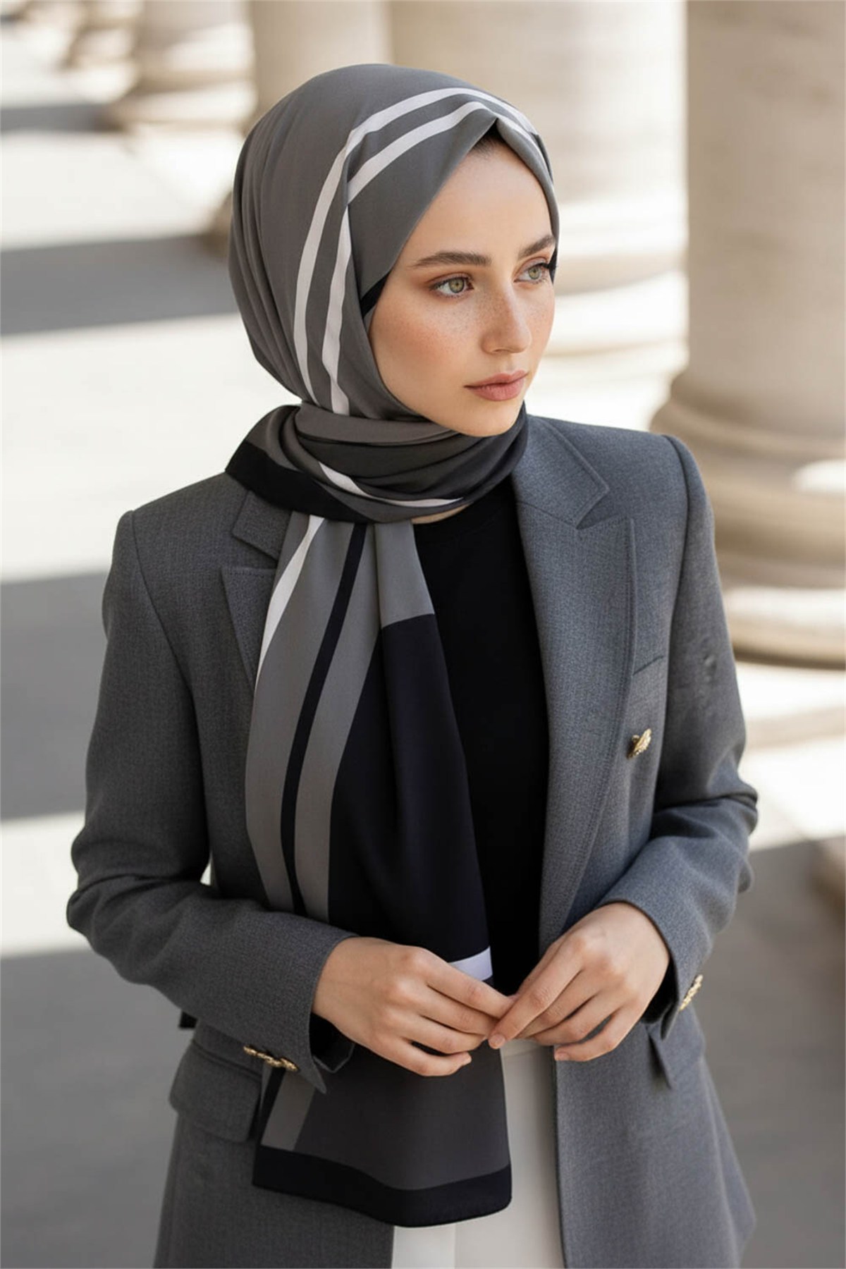KREP GEOMETRIK DESENLİ FÜME RENKLİ 75X195 KIRIŞMAZ ŞAL