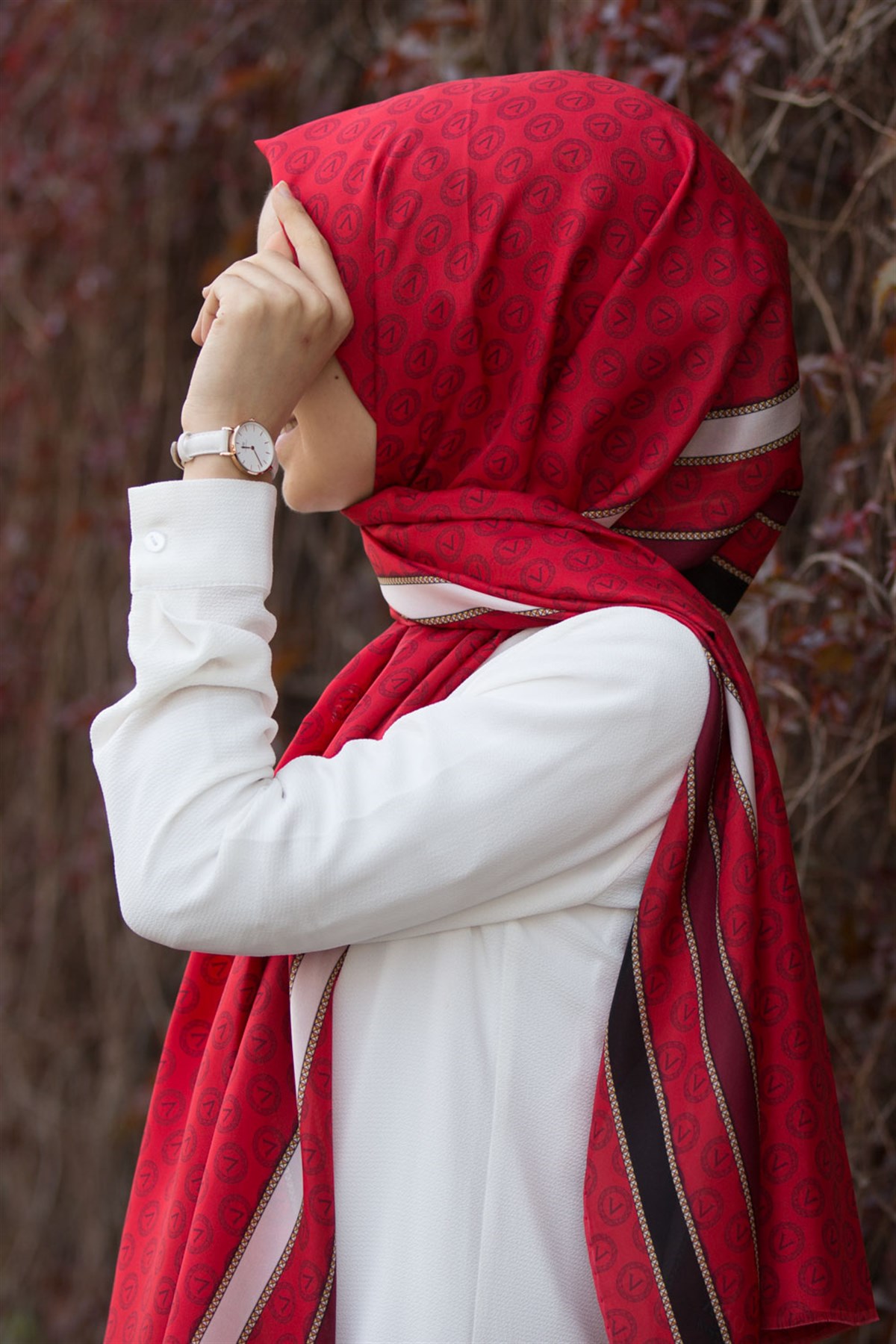 %100 İpek Monogram Desenli Kırmızı - Siyah Renkli 92x210 Şal