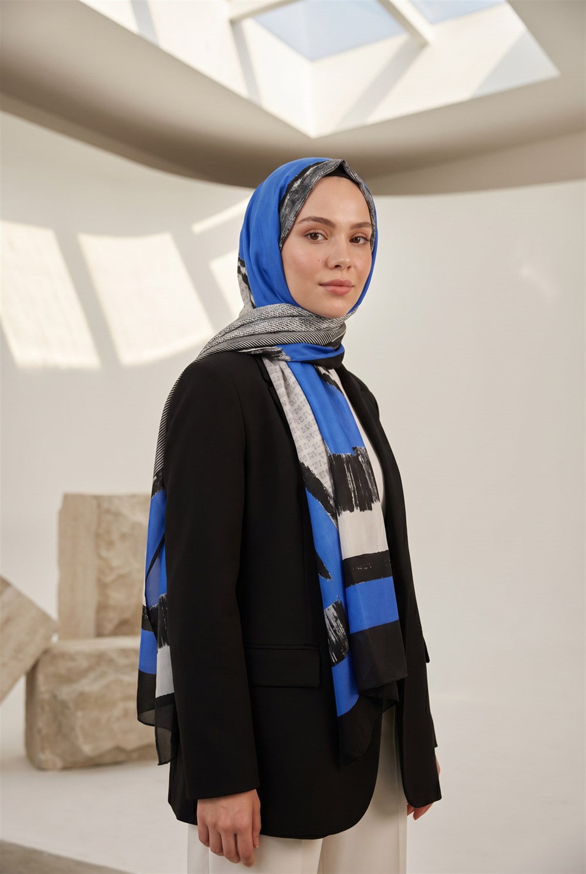 %100 Saf İpek Şal İnce Saten Vual Dokuma Patchwork Desenli Siyah - Saks Renkli 90x210 Şal