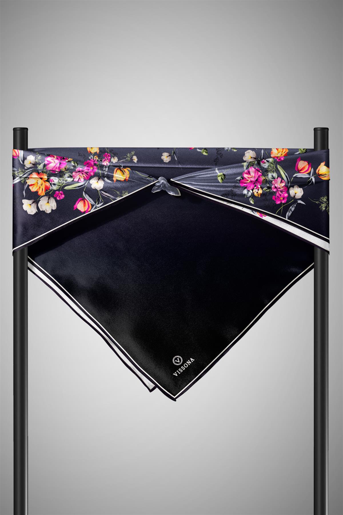 %100 Twill İpek Sonsuz Çiçek Desenli Siyah Renkli 90x90 Eşarp Dikim Şekli : El Dikişi