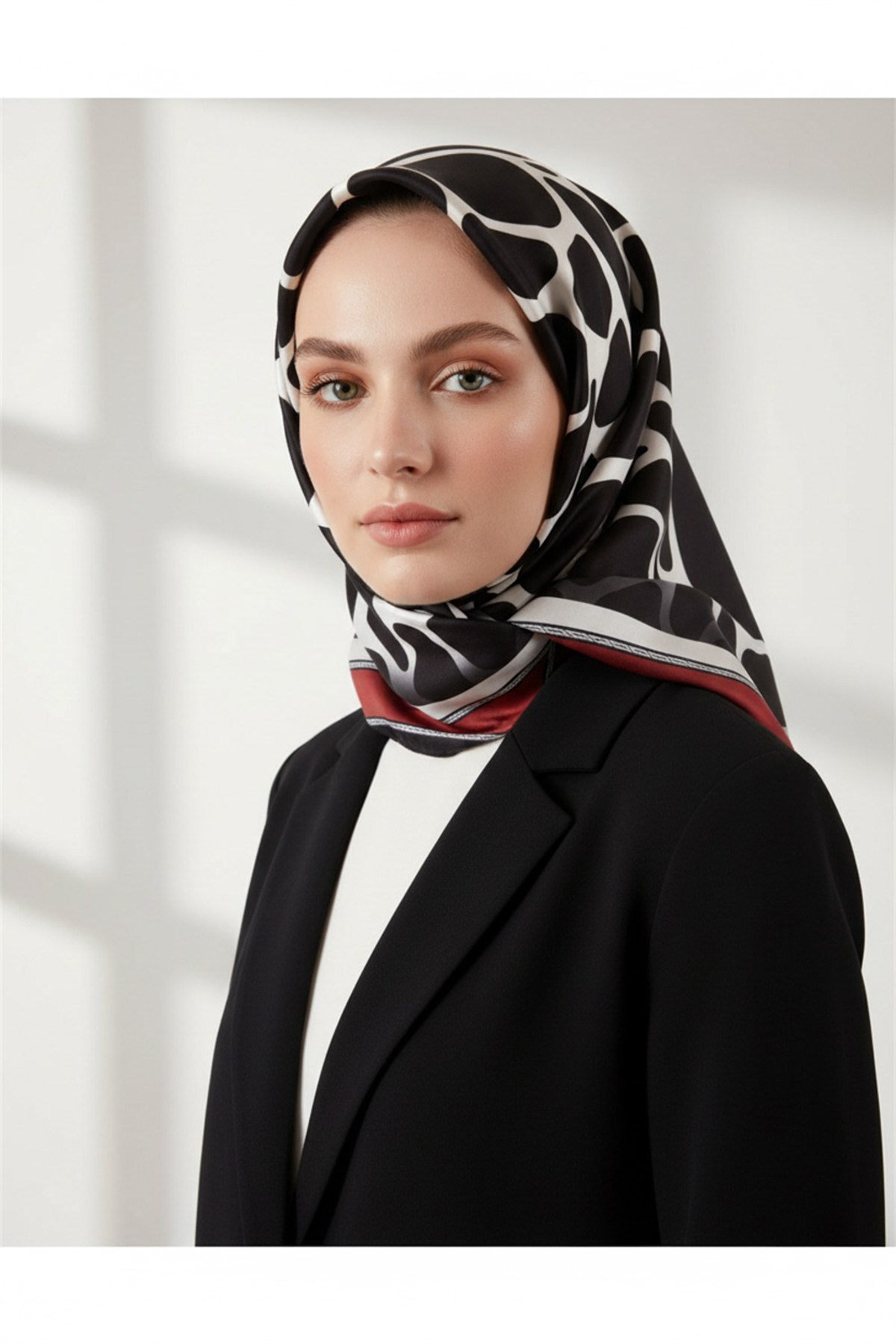 Kristal Taş Desenli Bordo Renkli 90x90 Eşarp (İpek İçermez) Dikim Şekli : El Dikişi