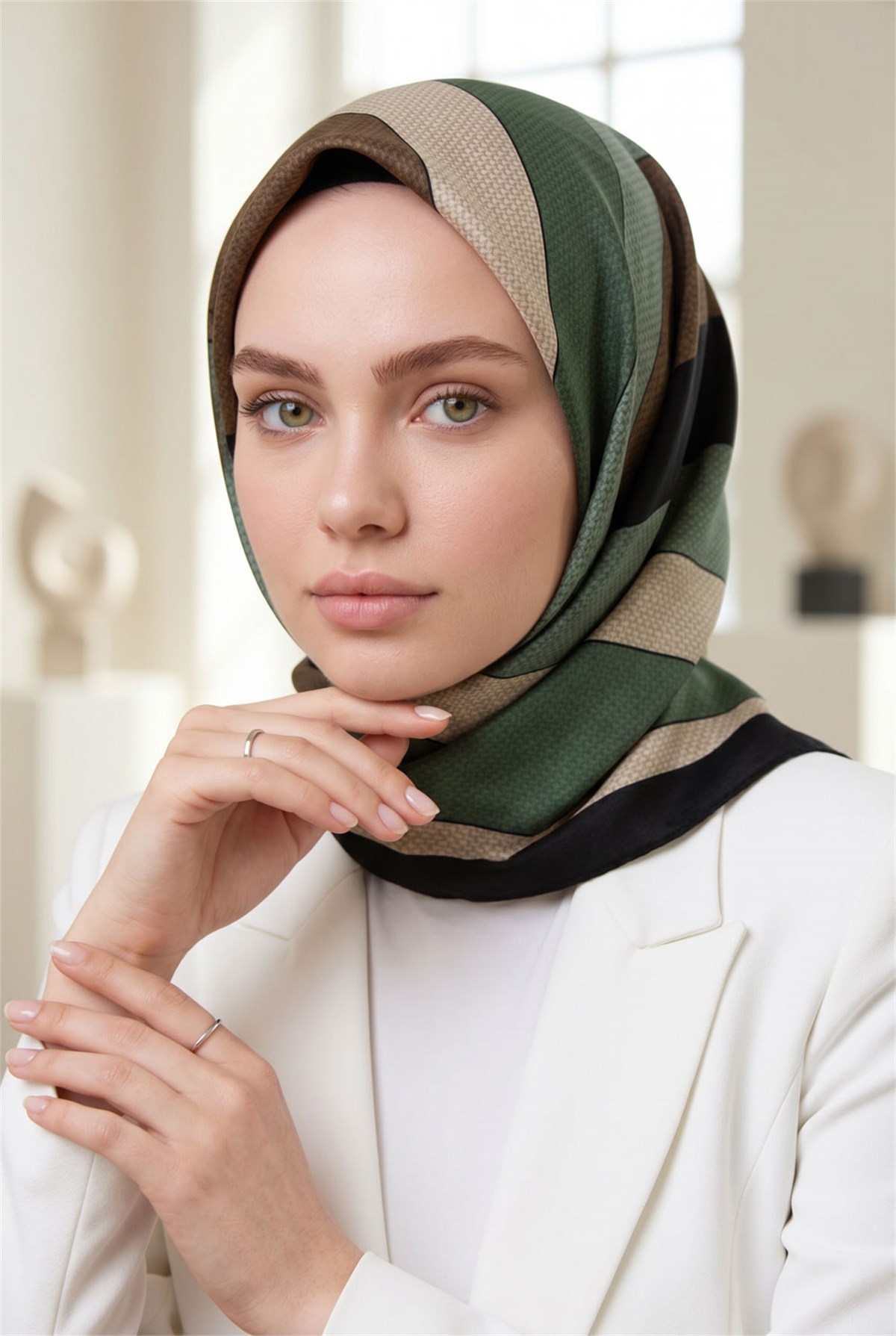 %100 Twill İpek Eşarp 90x90 Siyah Krem Çizgili Geometrik Desenli El Dikişli Kadın Eşarp