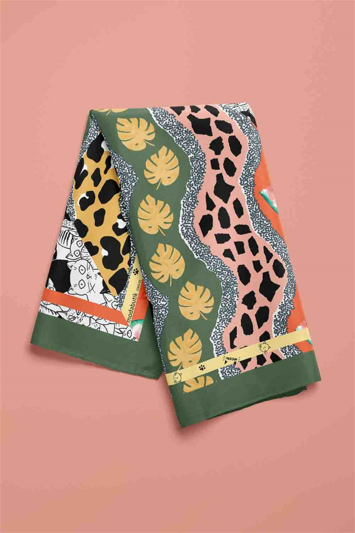 D1 Beyaz Siyah Köpek Bandanası Figür Desenli Premium Özel Üretim 45x45 DG2069