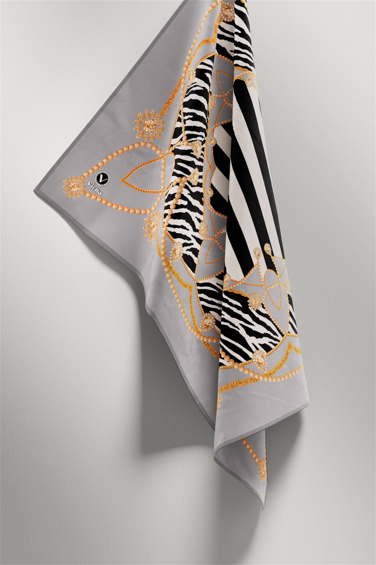 Twill Gold Detaylı Zebra Desenli Gümüş Renkli 90x90 Eşarp (İpek İçermez) Kenar Dikiş Şekli El Dikişli