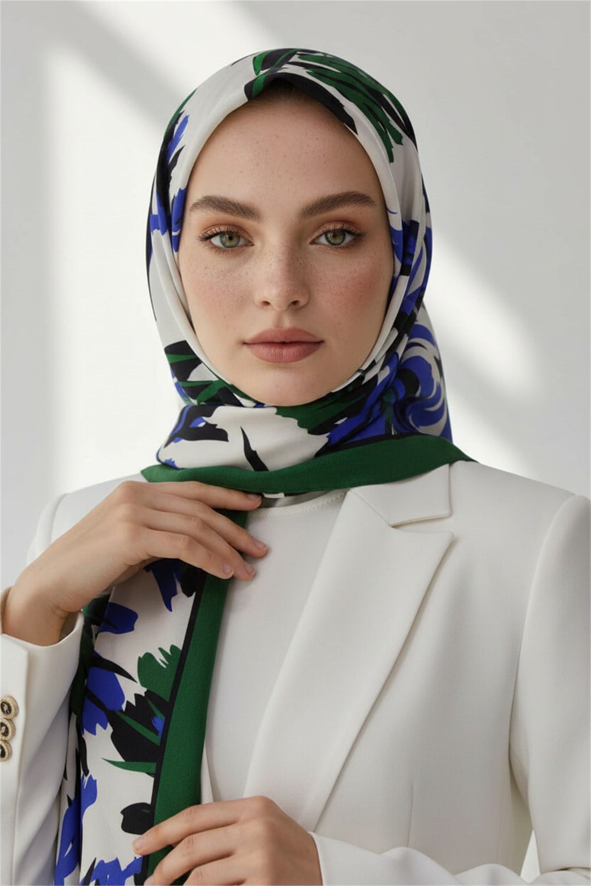 KREP YAPRAK DESENLİ ZÜMRÜT YEŞİLİ RENKLİ 75X195 KIRIŞMAZ ŞAL