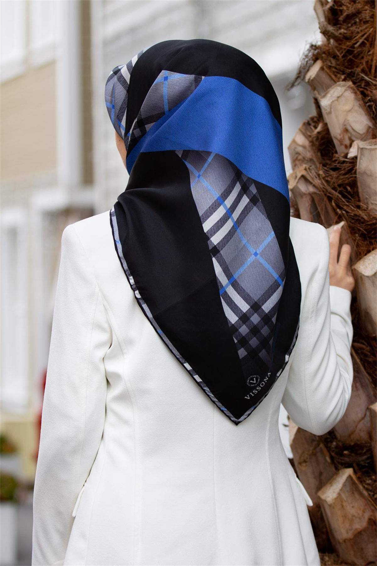 % 57 İPEK % 43 VİSKON Twill İpek Ekose Desenli Saks - Siyah Renkli 90x90 Eşarp Dikim Şekli : El Dikişi