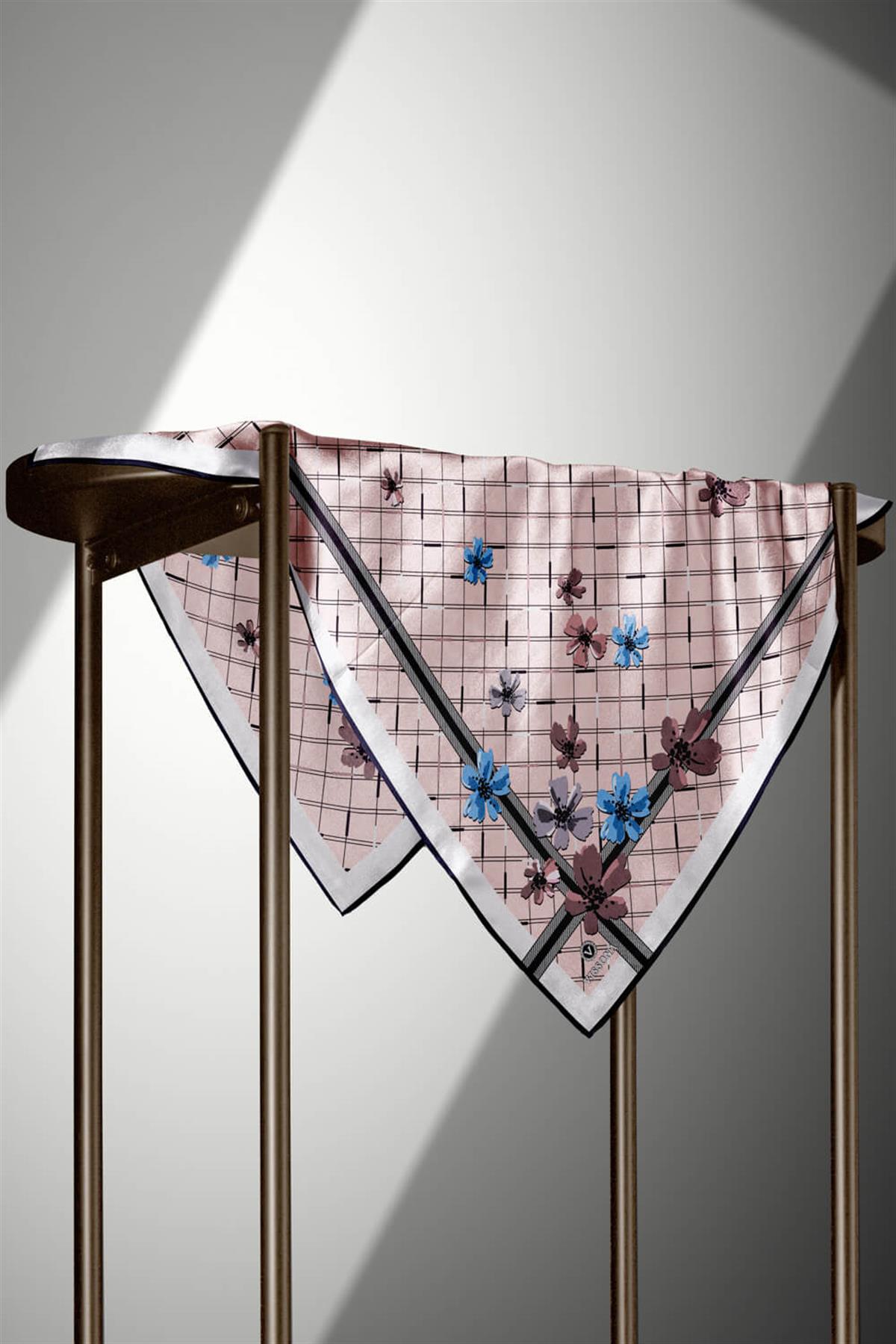 %100 Twill İpek Çıtır Çiçek Desenli Pudra - Bebe Mavisi Renkli 90x90 Eşarp Dikim Şekli : El Dikişi