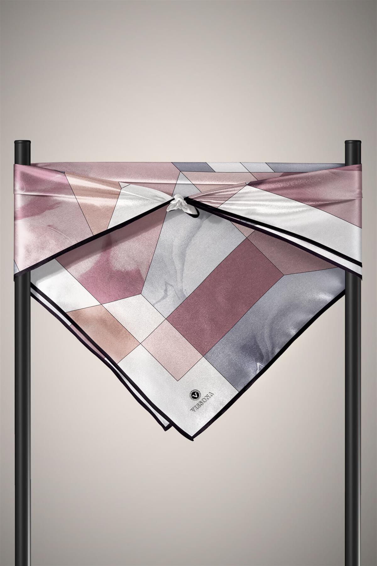 %100 Twill İpek Geometrik Desenli Pudra - Gri Renkli 90x90 Eşarp Dikim Şekli : El Dikişi