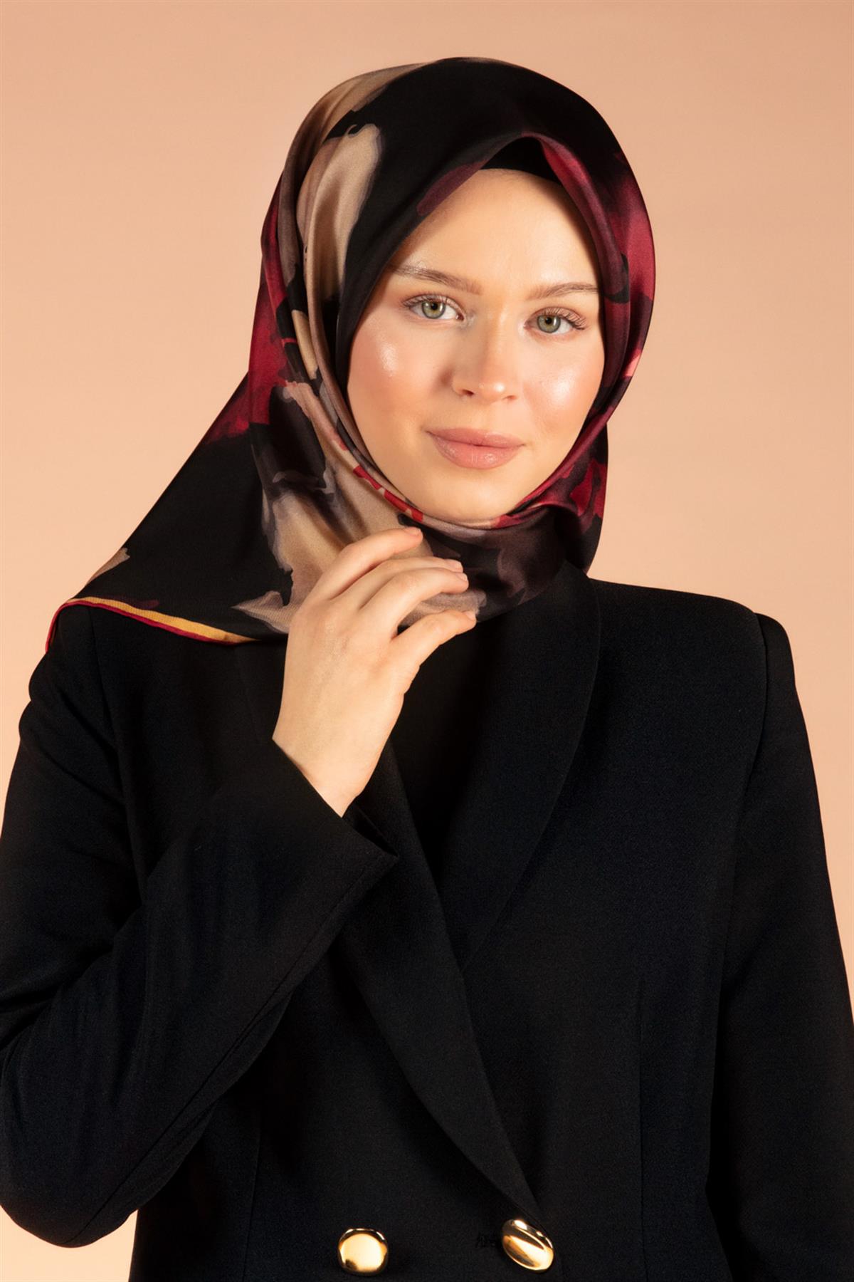 %100 Twill İpek Yaprak Desenli Siyah - Bordo Renkli 90x90 Eşarp Dikim Şekli : El Dikişi