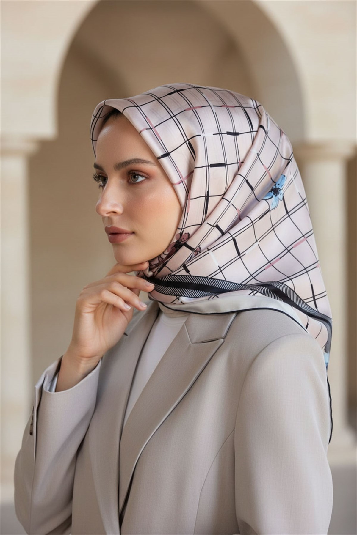 %100 Twill İpek Çıtır Çiçek Desenli Pudra - Bebe Mavisi Renkli 90x90 Eşarp Dikim Şekli : El Dikişi