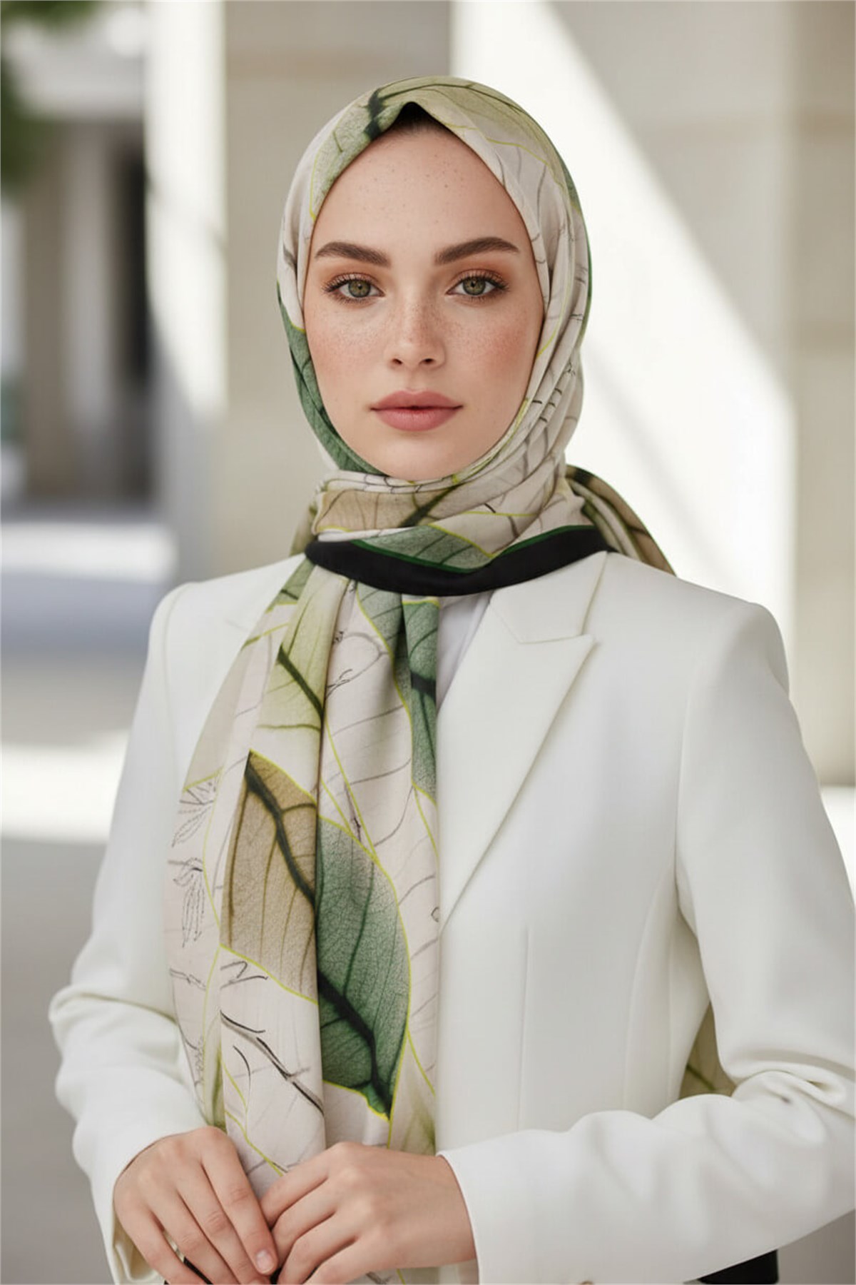 KREP YAPRAK DESENLİ ZÜMRÜT YEŞİLİ RENKLİ 75X195 KIRIŞMAZ ŞAL