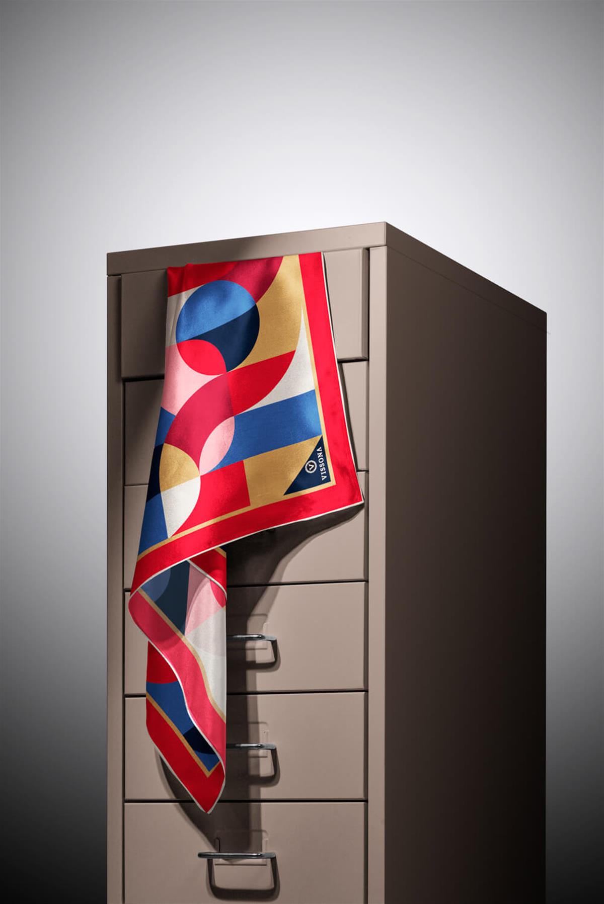 %100 Twill Renk Bloklu Çizgili Desenli Kırmızı - Lacivert Renkli 90x90 Eşarp Dikim Şekli: El Dikişii