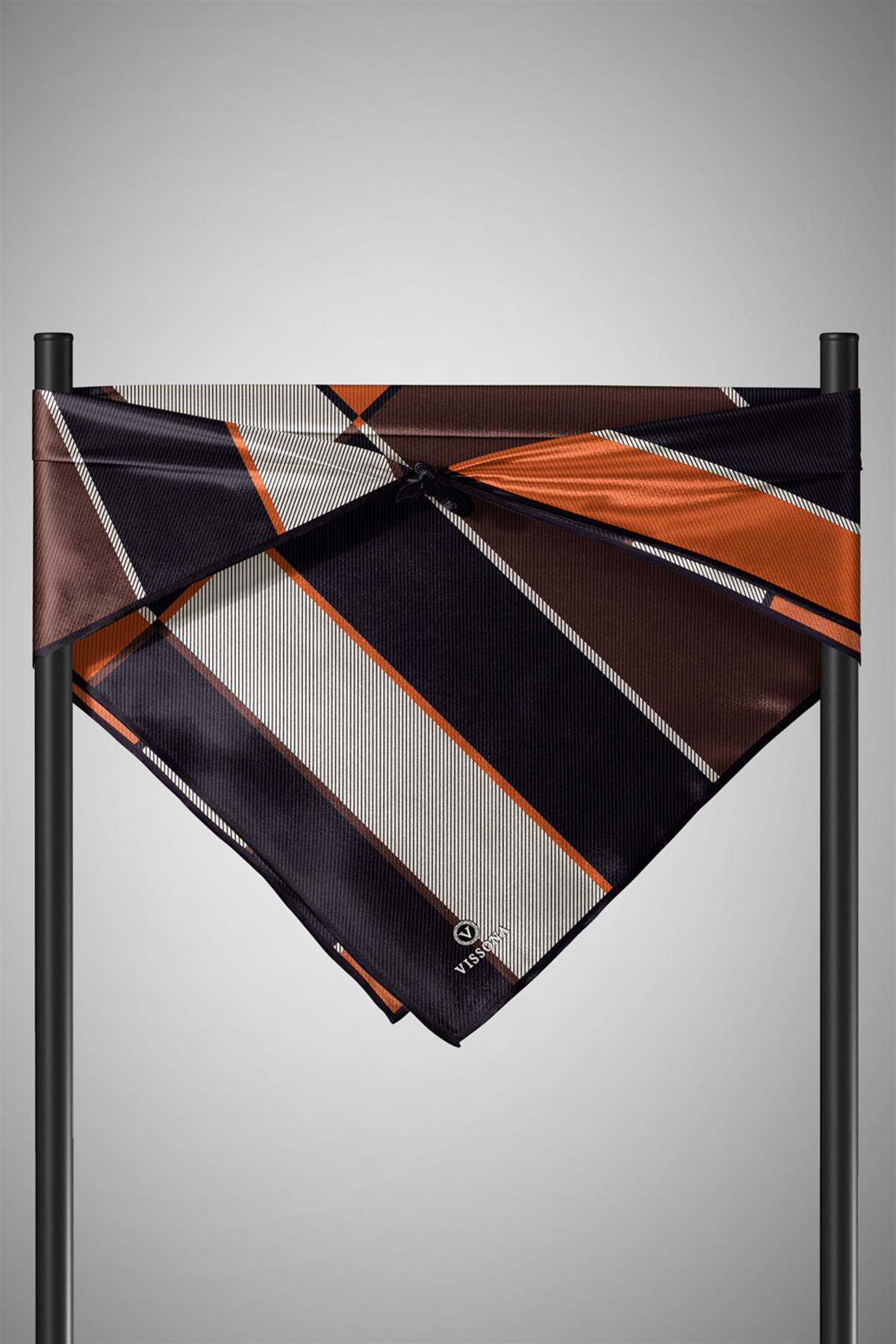 %100 Twill İpek Geometrik Desenli Taba Renkli 90x90 Eşarp Dikim Şekli : El Dikişi