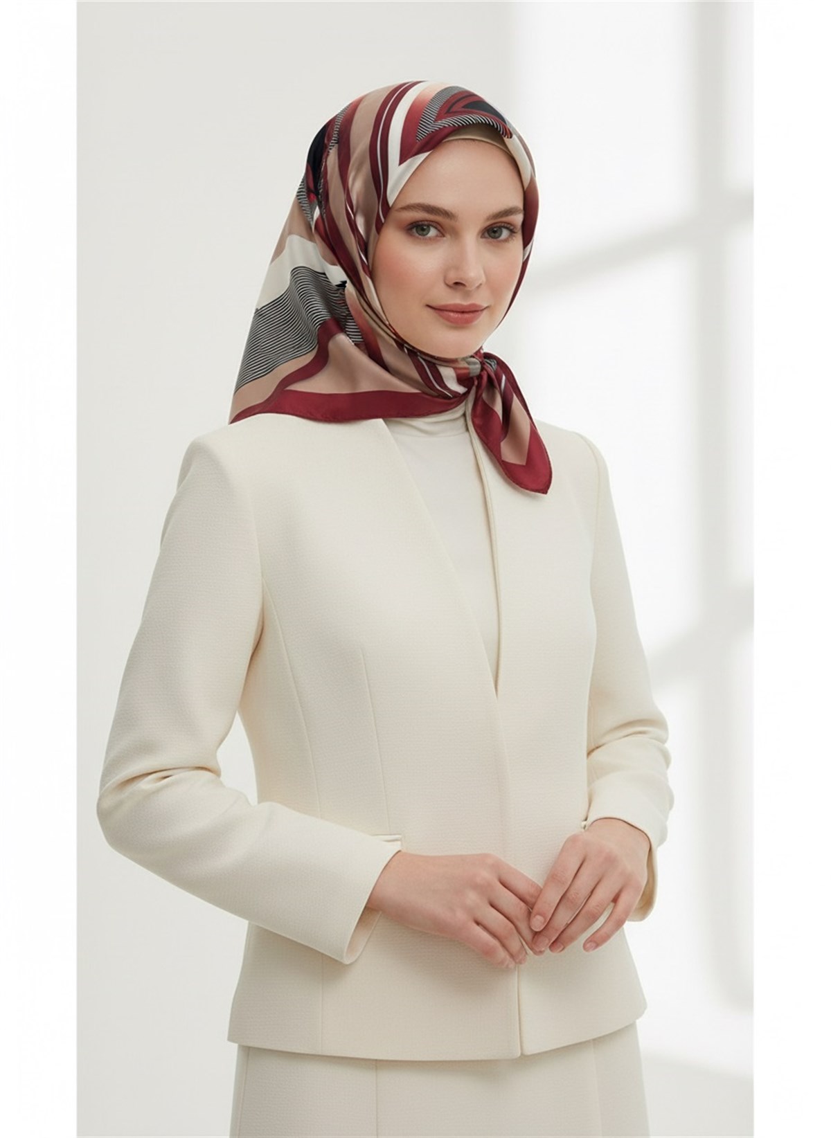 %100 Twill İpek Zebra Desenli Bej - Bordo Renkli 90x90 Eşarp Dikim Şekli : El Dikişi