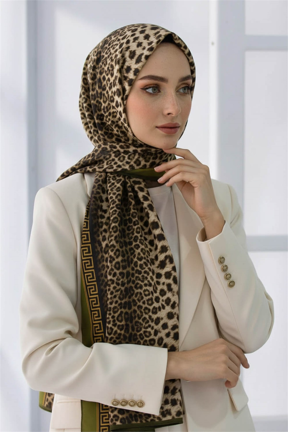 KREP BAROK BARDÜRLÜ LEOPAR DESENLİ BEJ - HAKİ RENKLİ 75X195 KIRIŞMAZ ŞAL