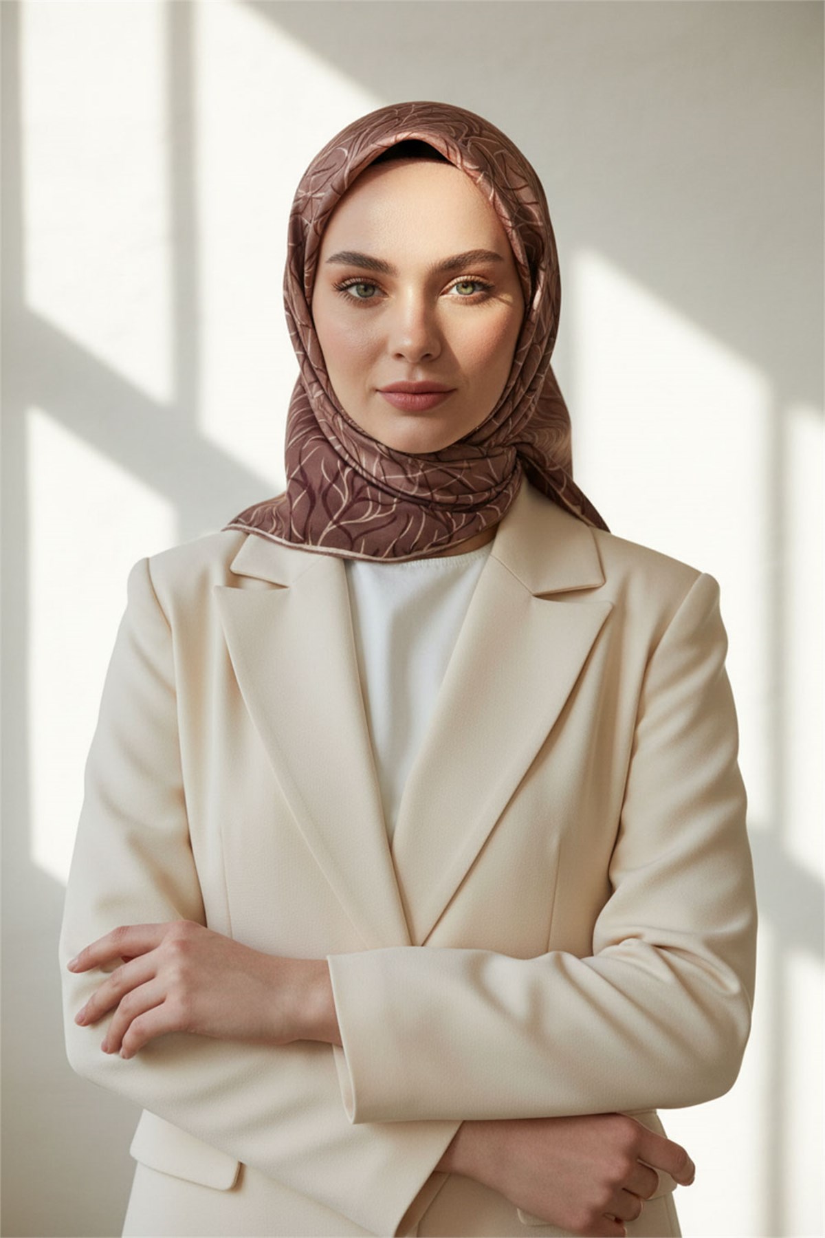 %100 Twill İpek Degrade Desenli Bakır Renkli 90x90 Eşarp Dikim Şekli : El Dikişi