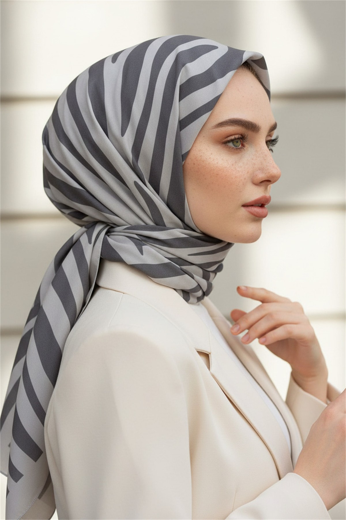 Kırışmaz Krep Şal Zebra Desenli Gri 75x190 cm – Kolay Şekil Alan