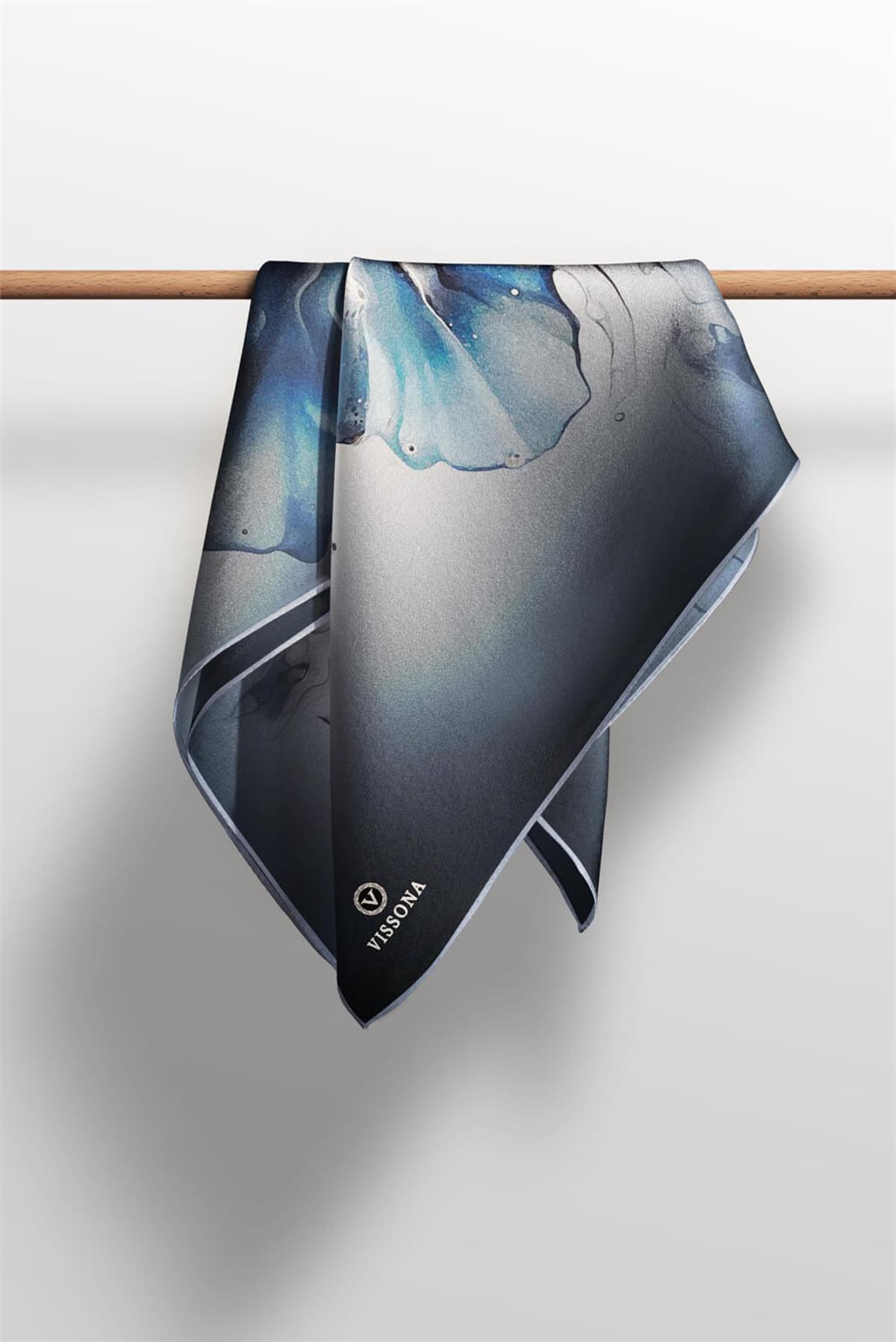 %100 Twill İpek Batik Çiçek Desenli Turkuaz - Gri Renkli 90x90 Eşarp Dikim Şekli : El Dikişi
