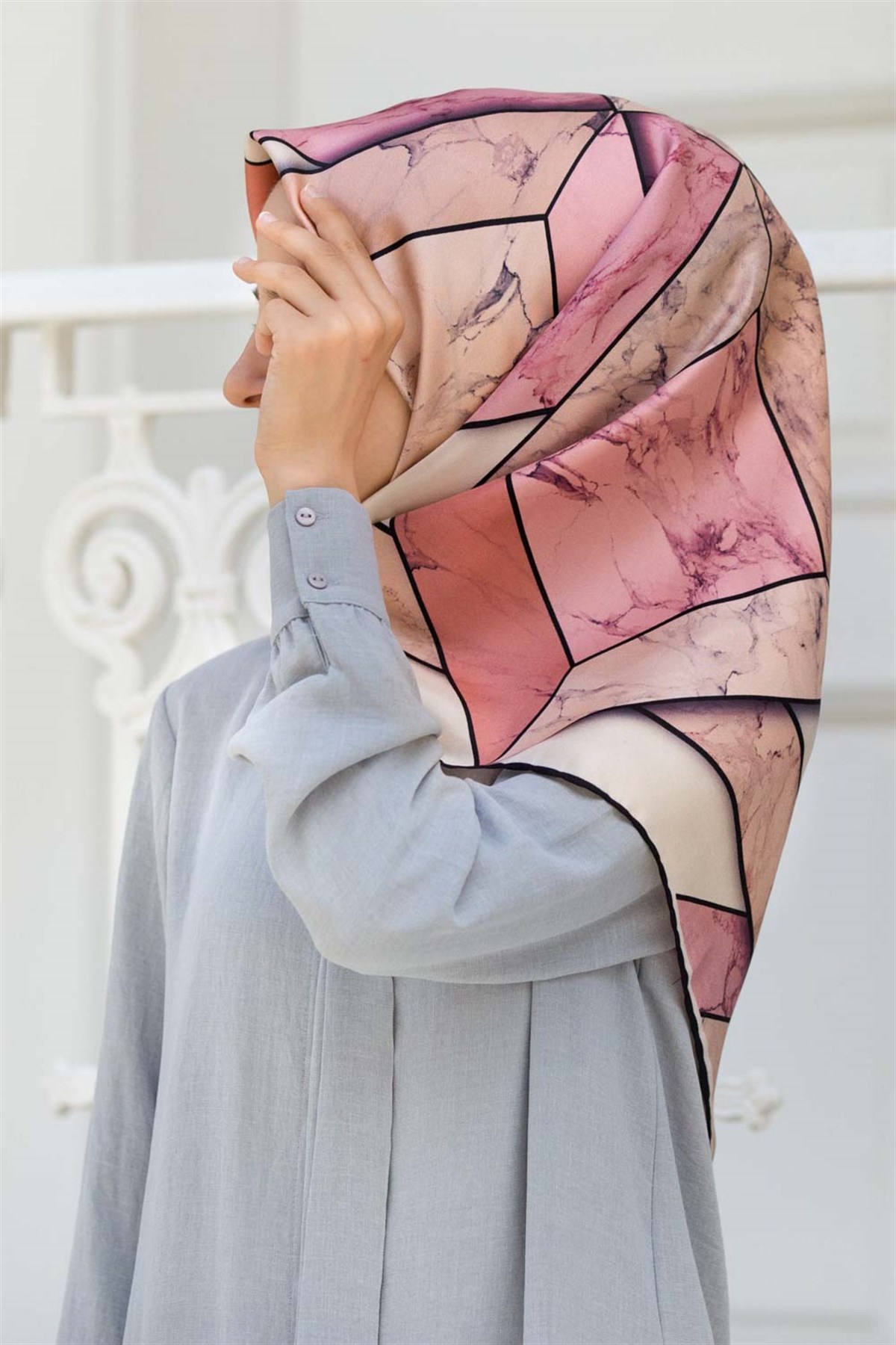 %100 Twill İpek Mermer Desenli Somon - Pudra Renkli 90x90 Eşarp Dikim Şekli : El Dikişi
